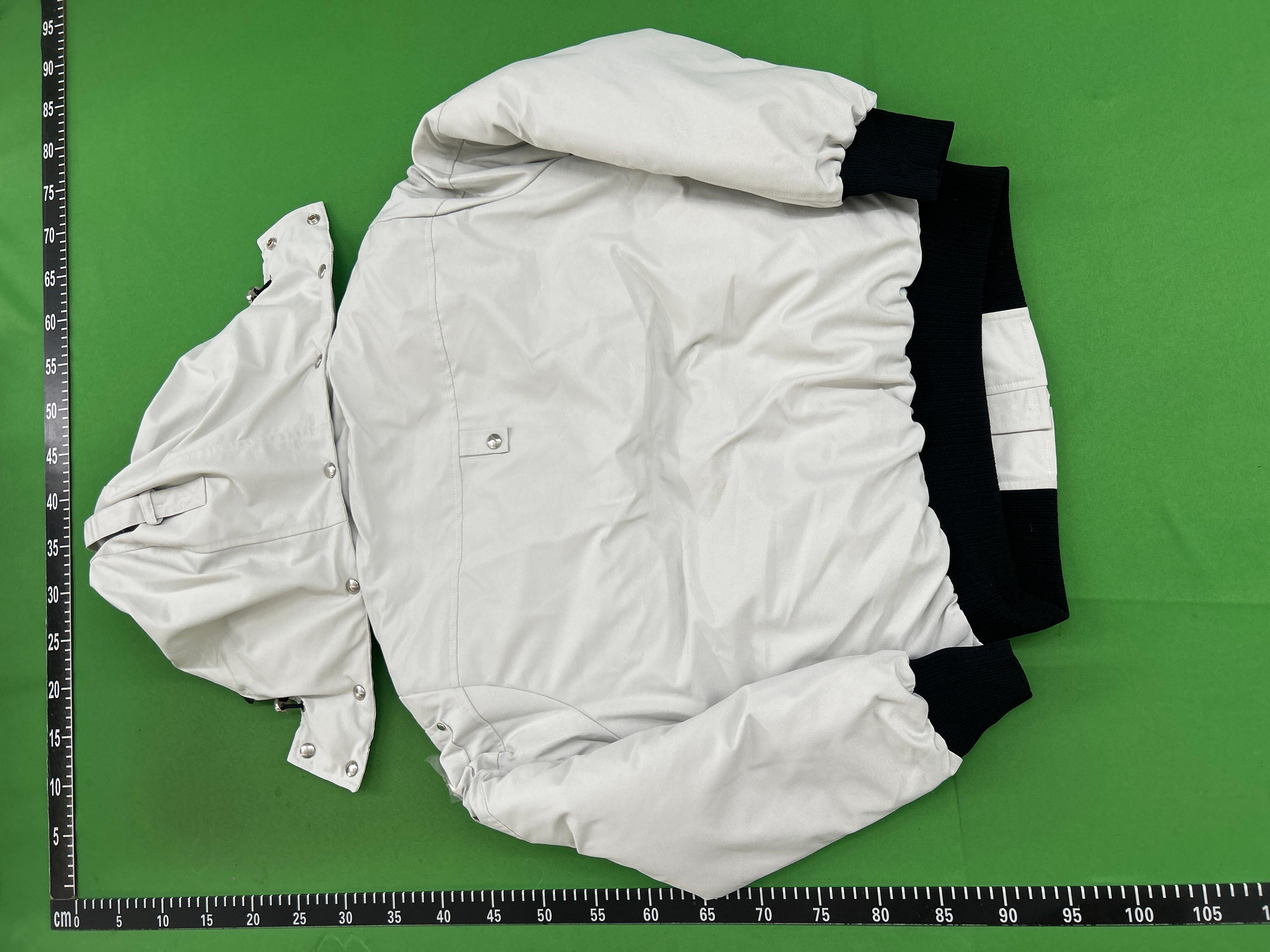 Foto QC 3 de Moose Knuckles Debbie Down Bomber Jacket Fox Fur Alabaster Black