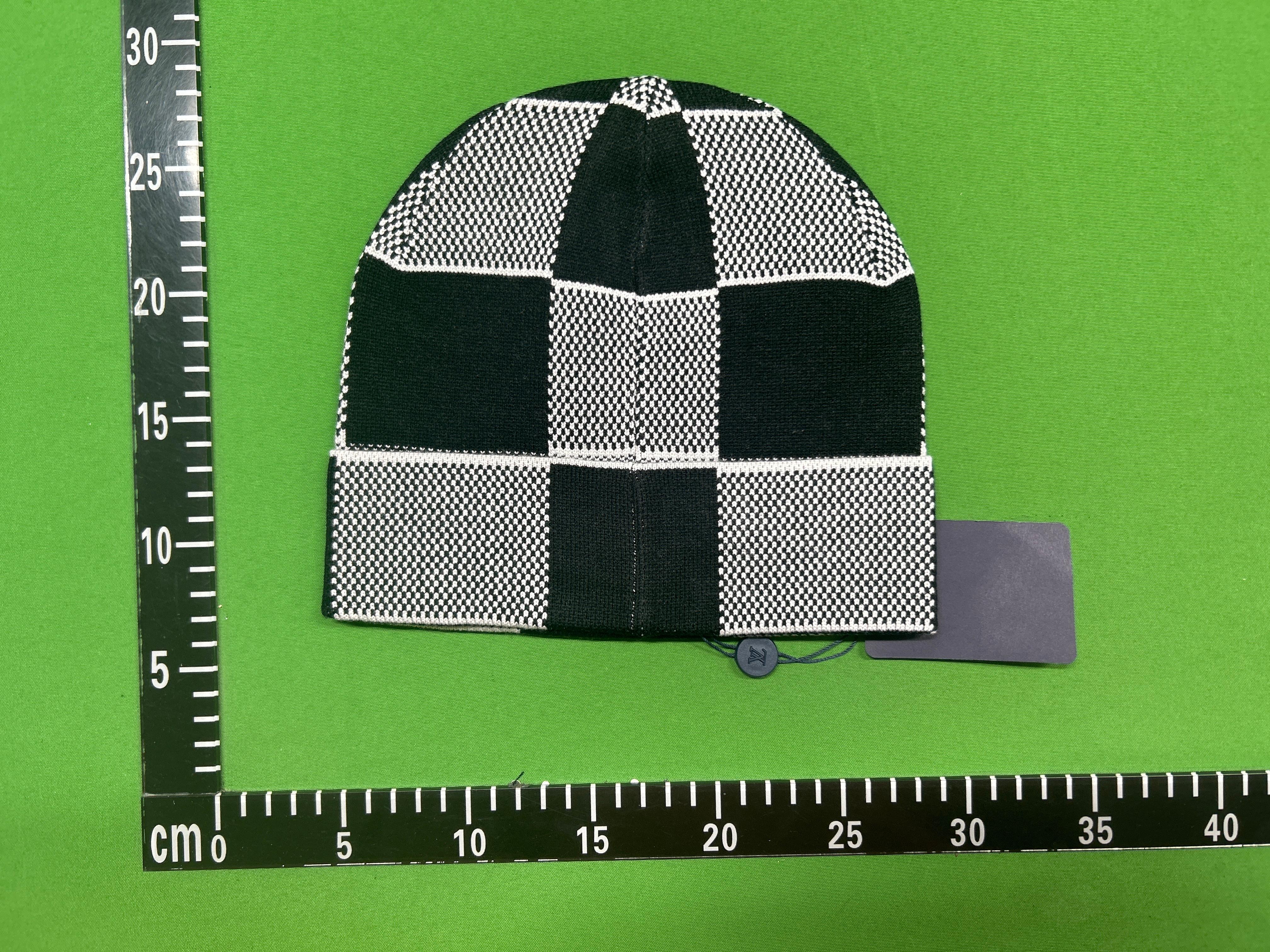 Foto QC 8 de Prada Triangle Logo Beanie Grey