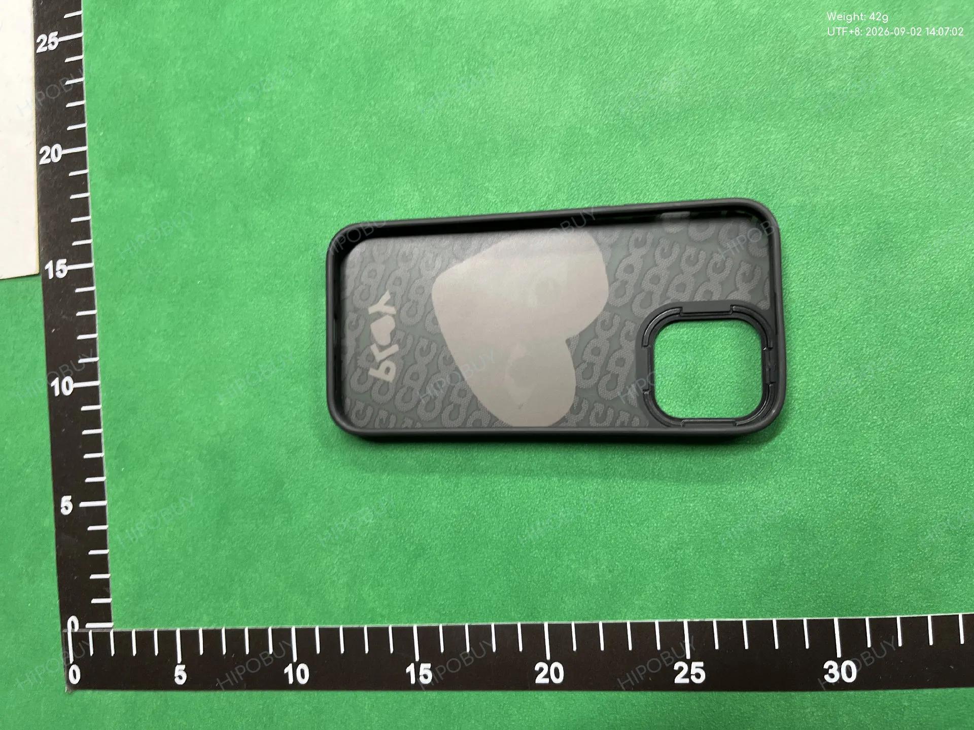 Foto QC 5 de Comme des Garcons PLAY Silicone Case for iPhone 14 Black