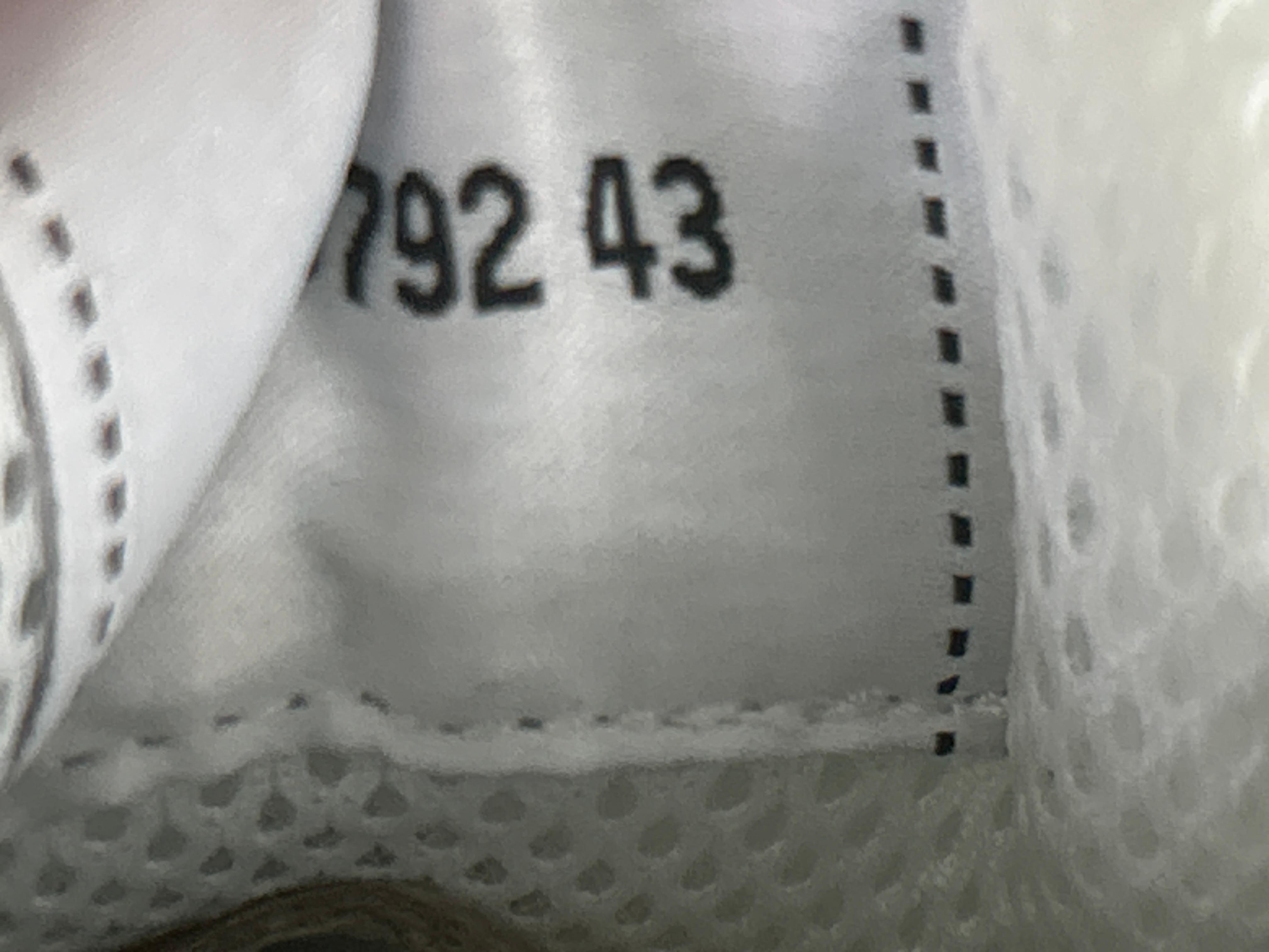 Foto QC 8 de Chanel Sneakers Leather Metallic CC Logo Burgundy G45077