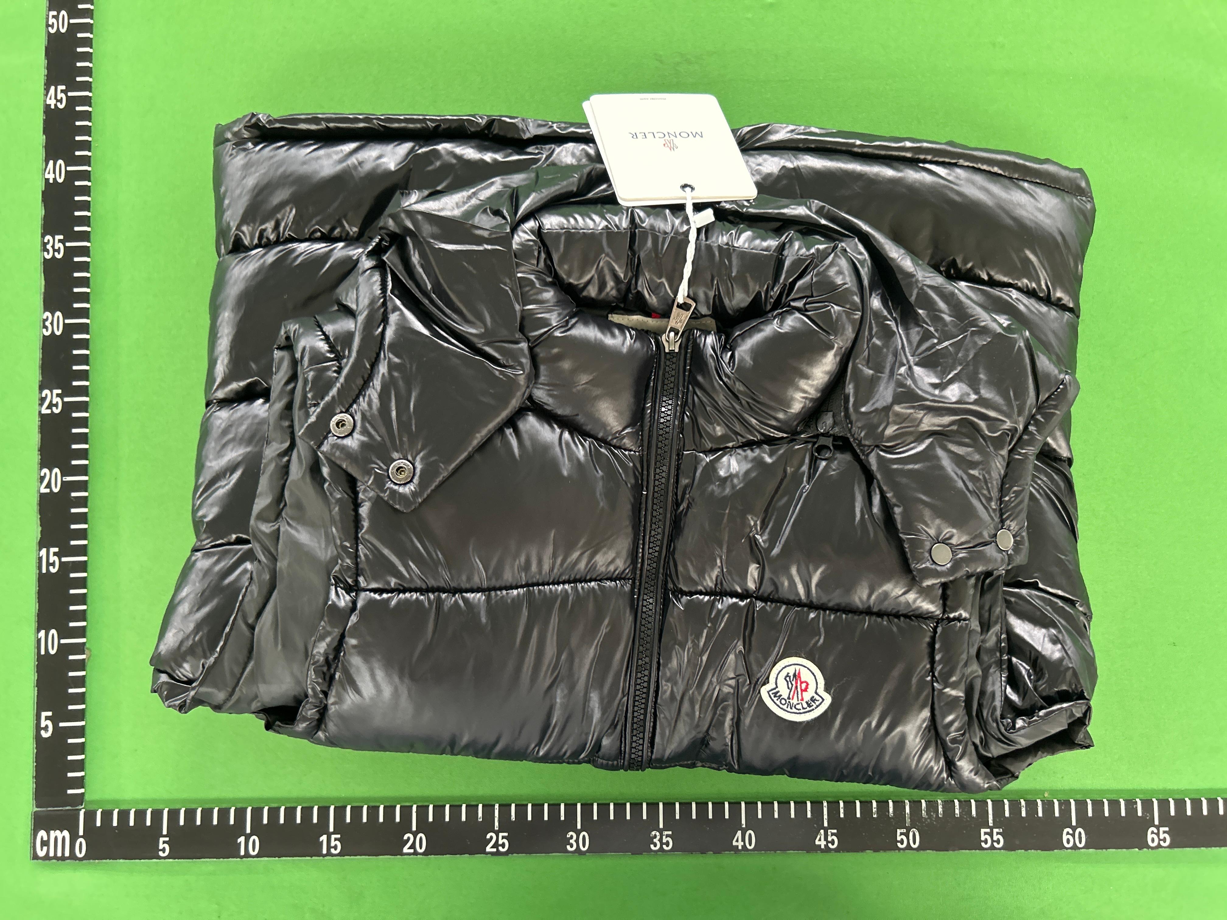 Foto QC 1 de Moncler Maya Puffer Jacket Down Glossy Black