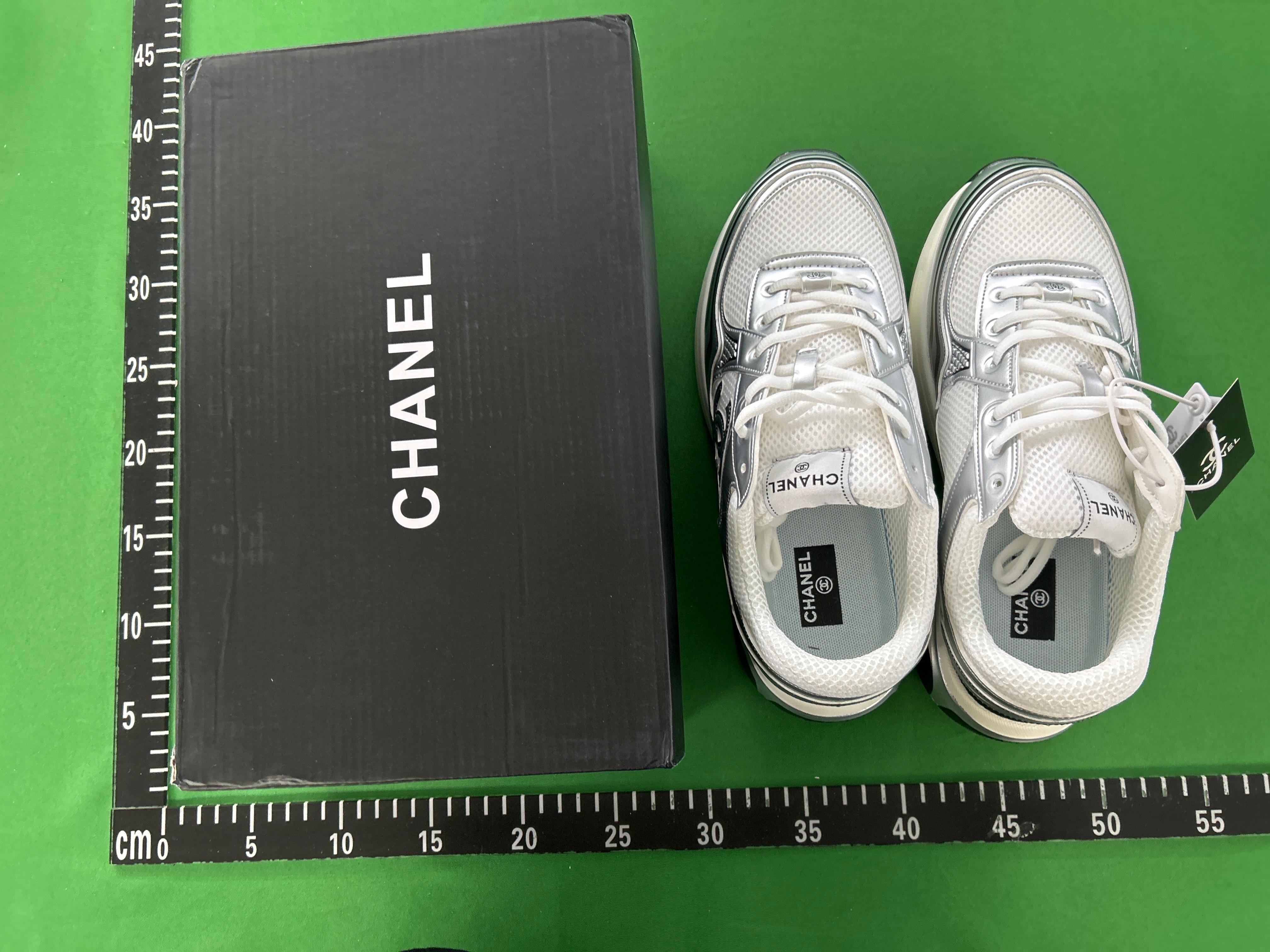 Foto QC 2 de Chanel CC Sneakers Metallic Mesh Low Top Silver White