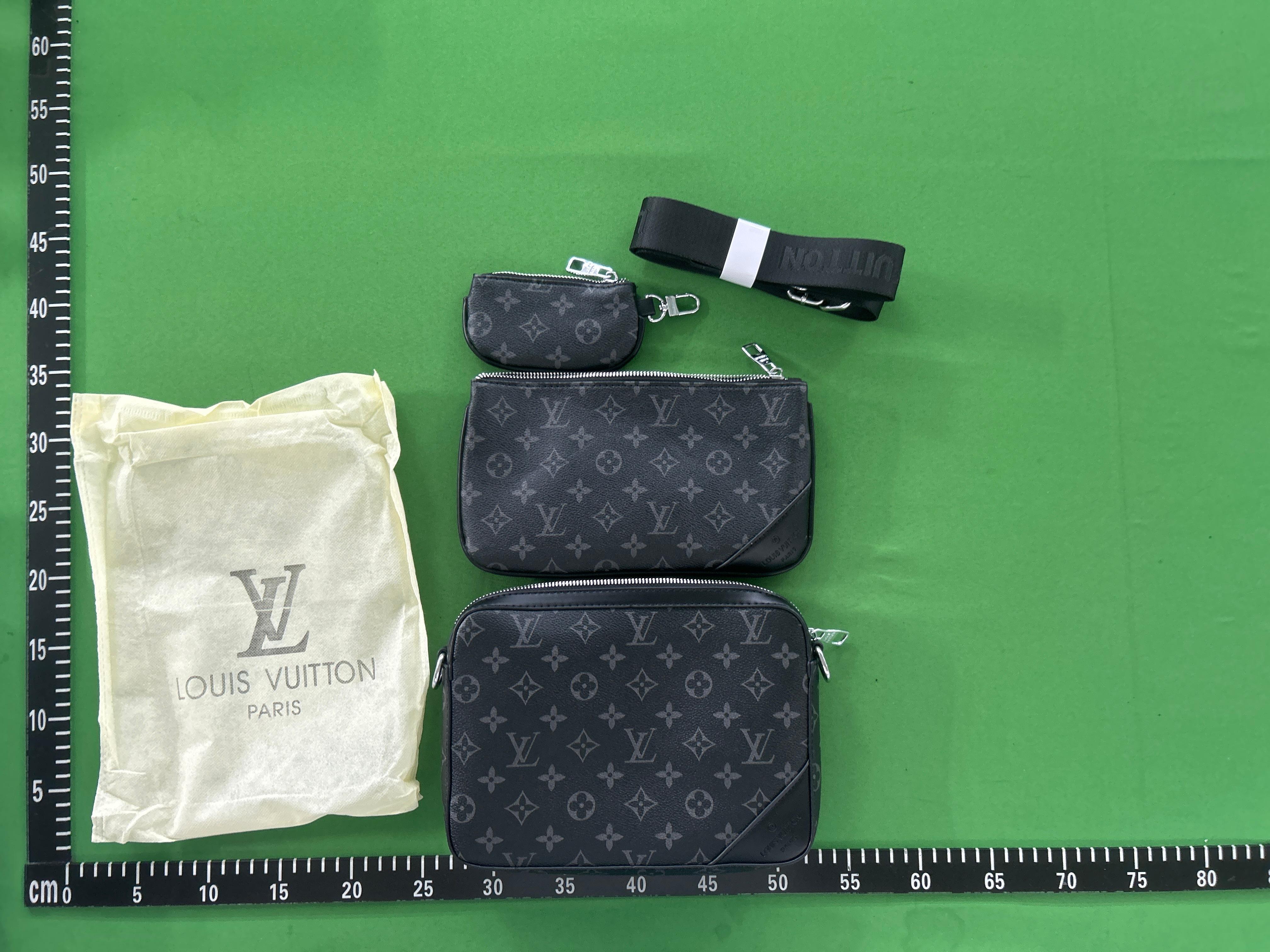Foto QC 5 de Louis Vuitton Trio Messenger Monogram Eclipse Reverse