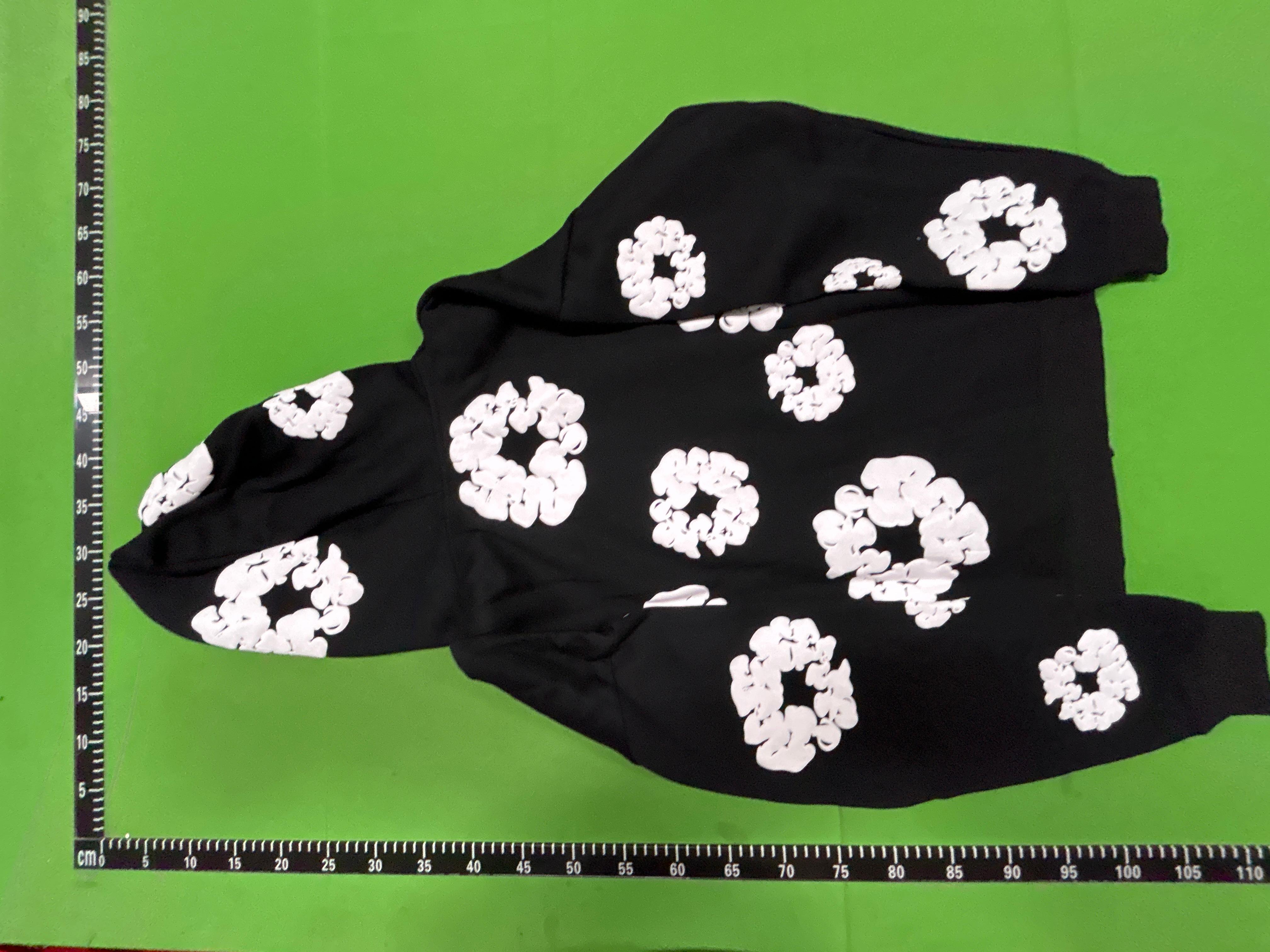Foto QC 6 de Denim Tears Cotton Wreath Puff Print Hoodie Black