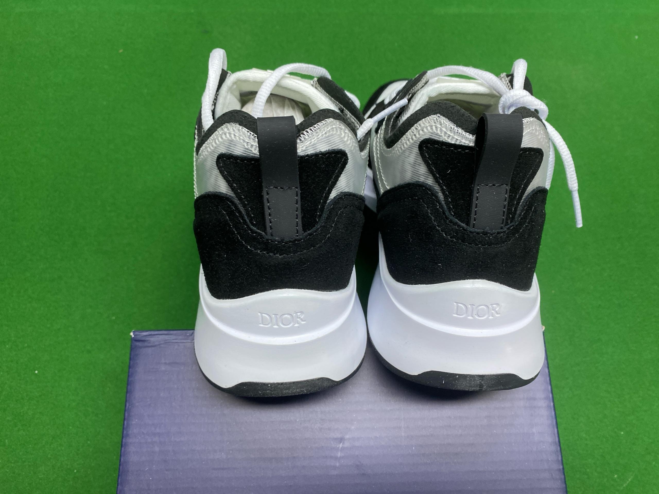 Foto QC 5 de Dior B25 Low Black Suede White Technical Mesh Oblique Sneakers
