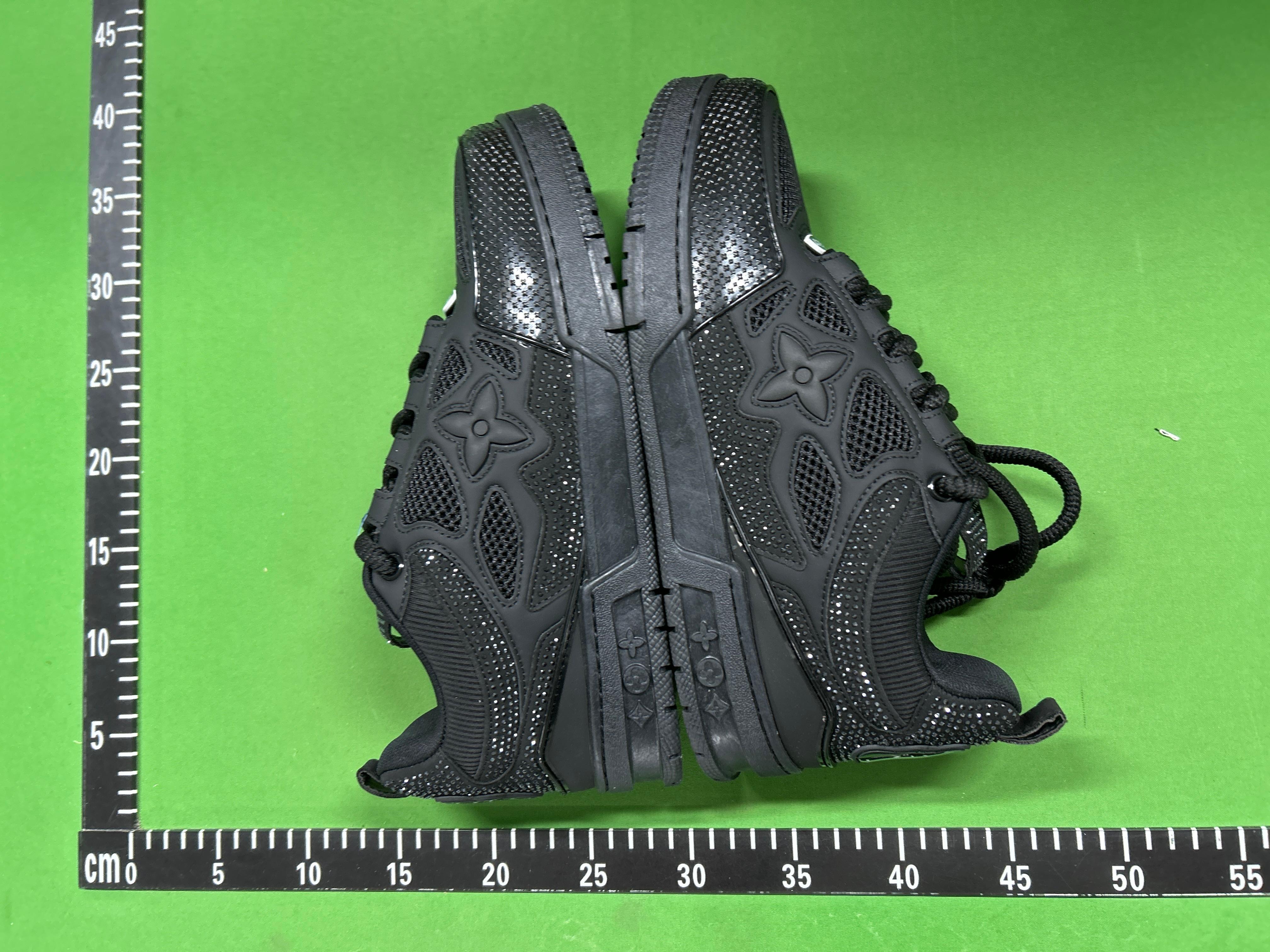 Foto QC 4 de Louis Vuitton LV Skate Sneaker Low Black Swarovski Monogram 1ABMHV