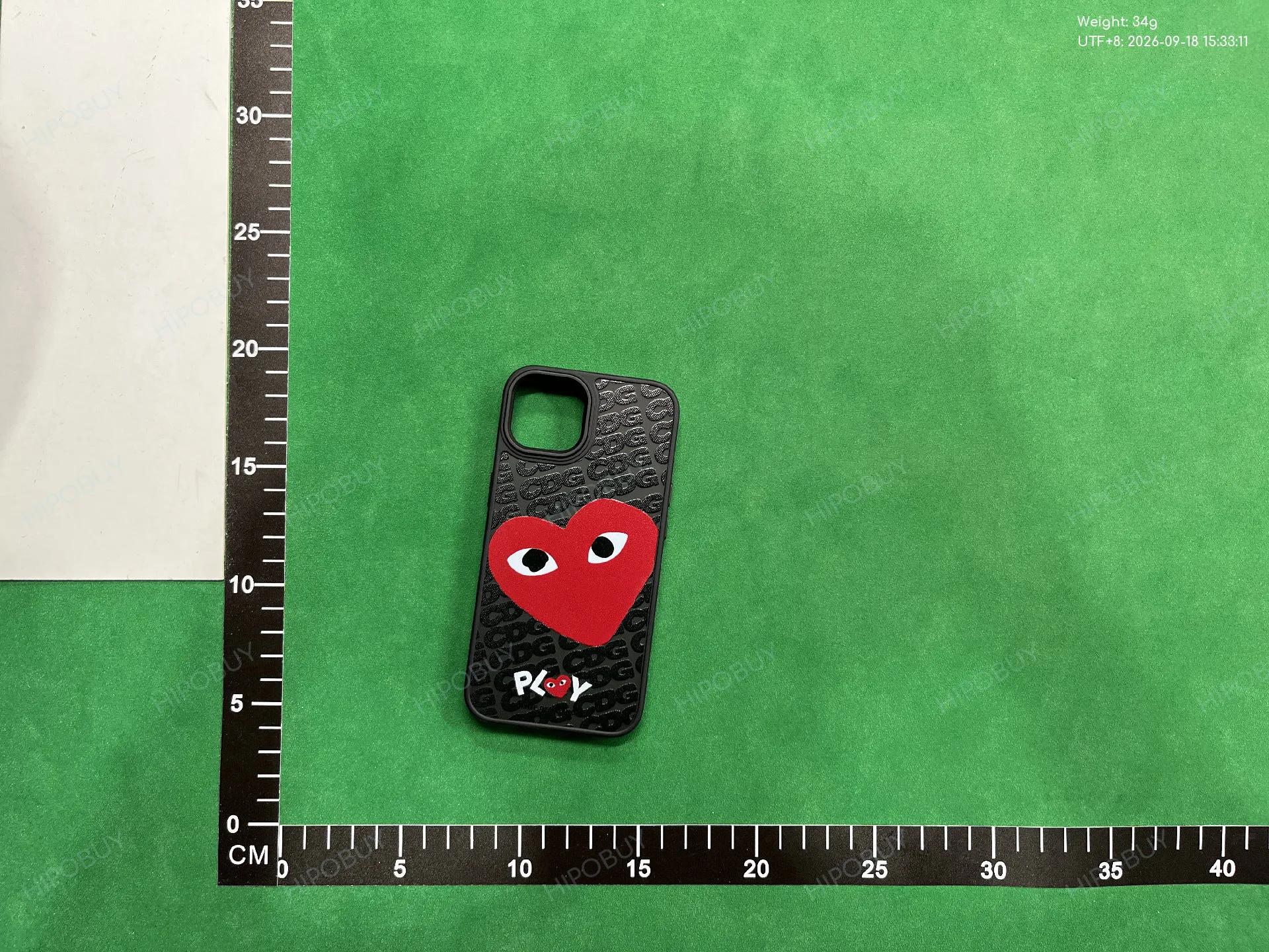 Foto QC 3 de Comme des Garcons PLAY Silicone Case for iPhone 14 Black