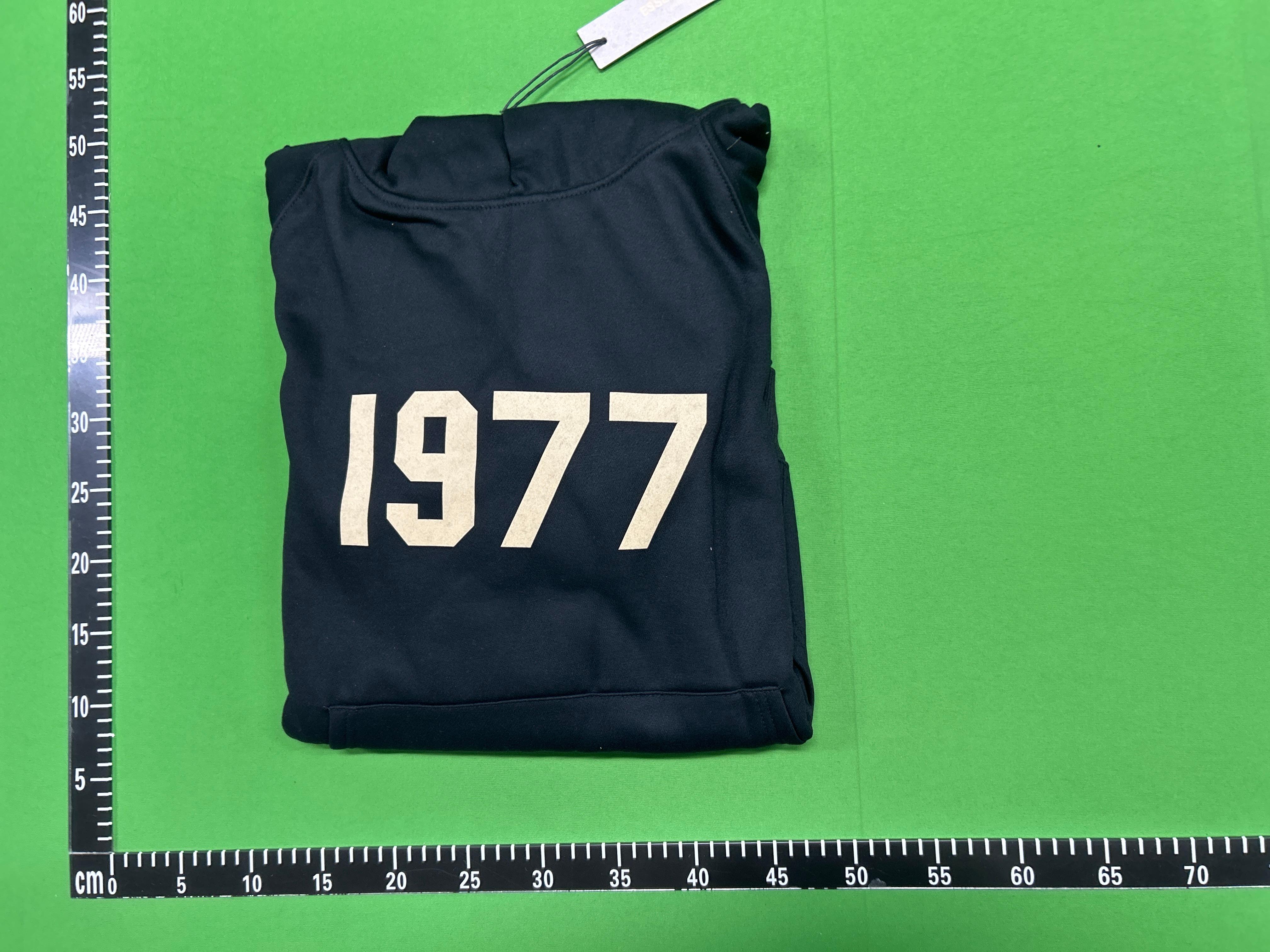 Foto QC 2 de Fear of God Essentials 1977 Set 2-Piece Black