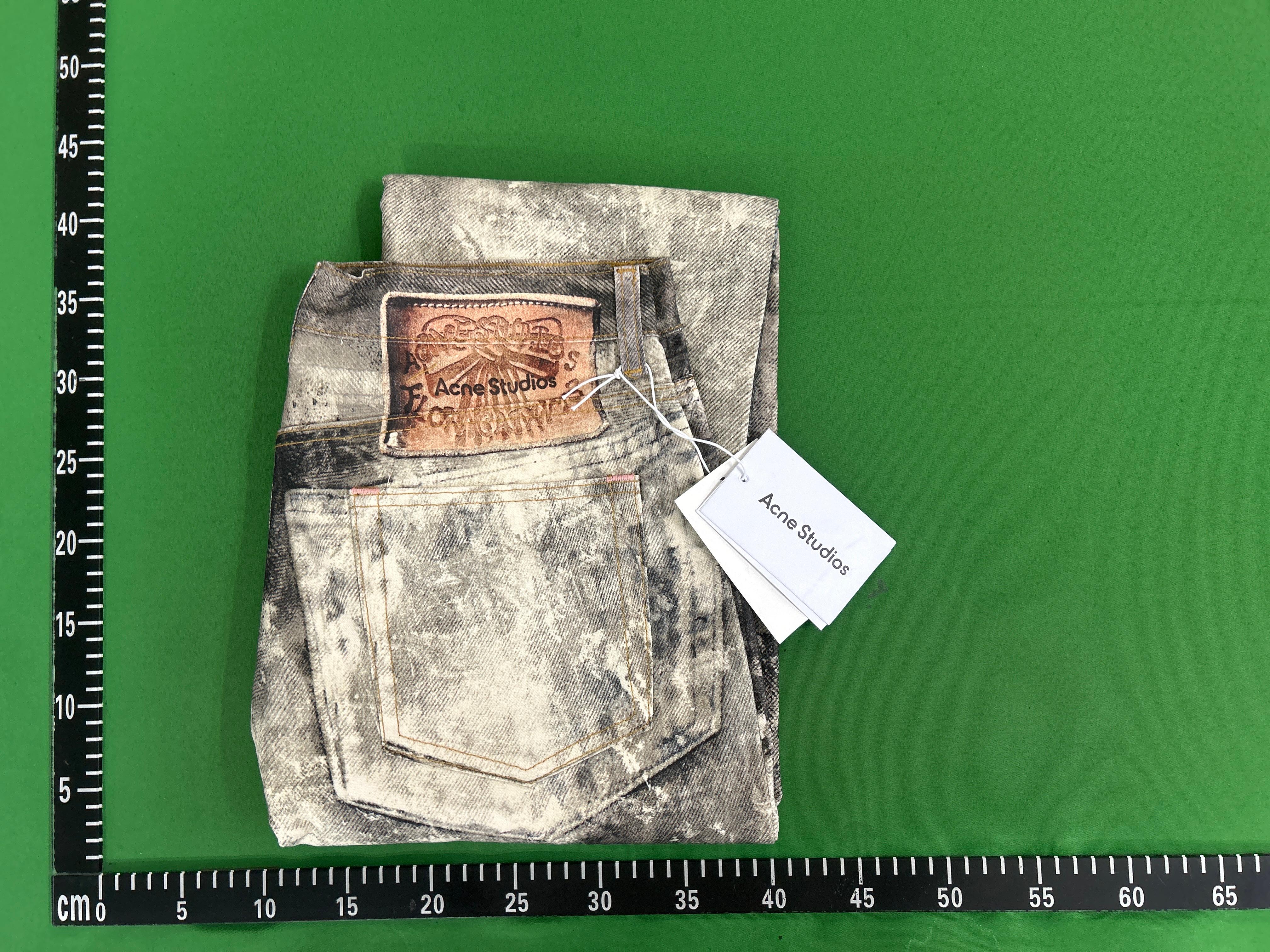 Foto QC 1 de Acne Studios Loose Low-Rise Wide-Leg Distressed Jeans