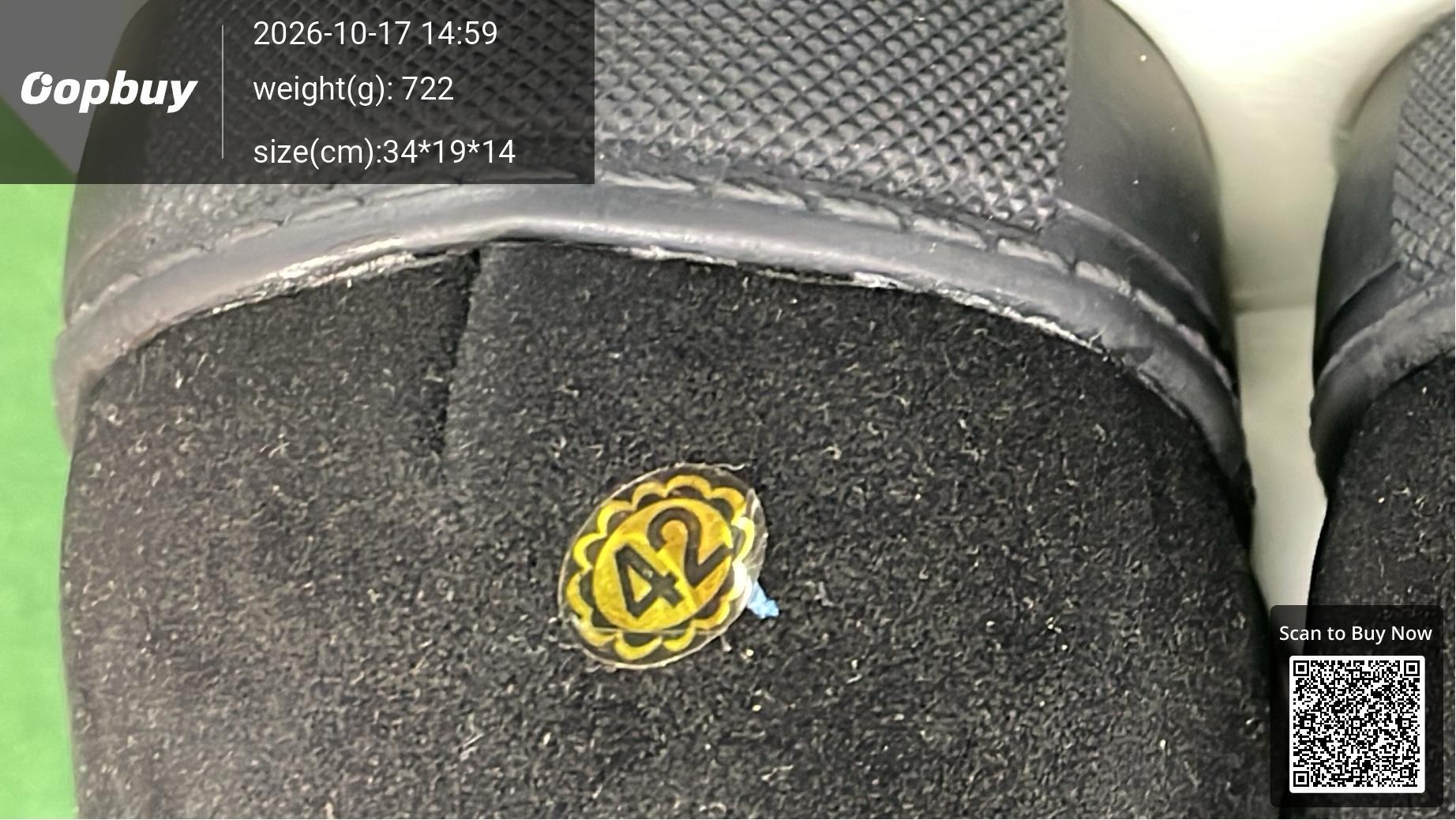 Foto QC 8 de Christian Louboutin Louis Junior Suede Low Top Sneakers