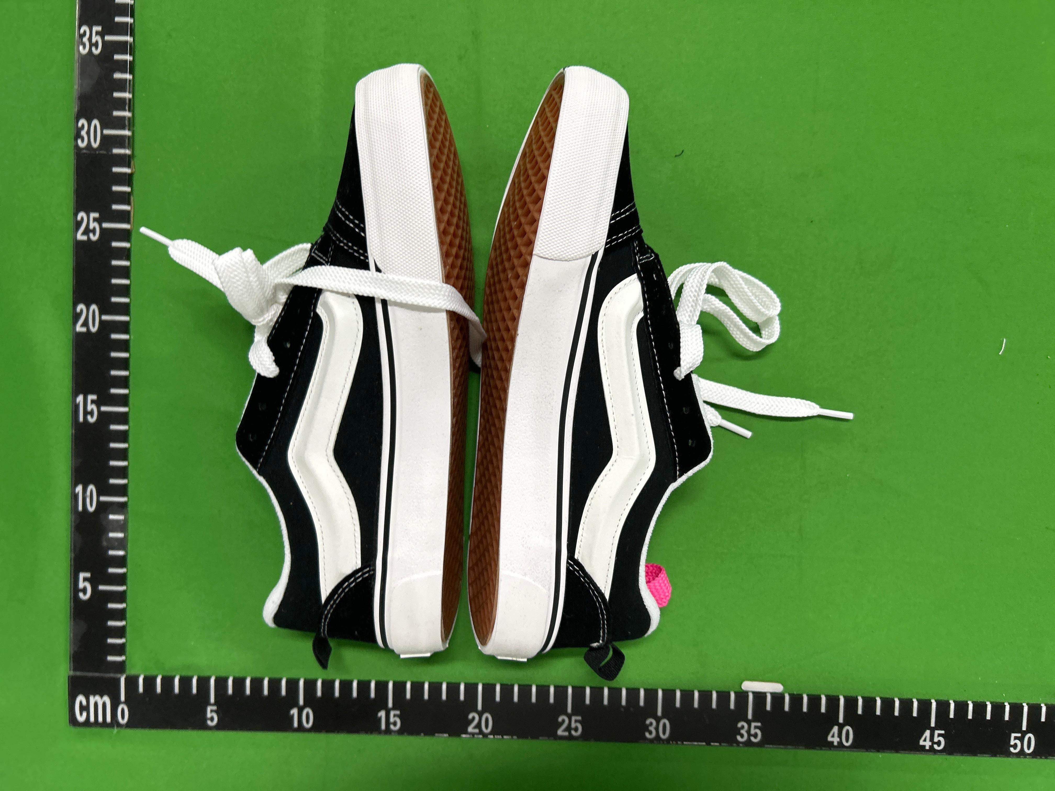 Foto QC 4 de Vans Knu Skool Low Black White VN0009QC6BT