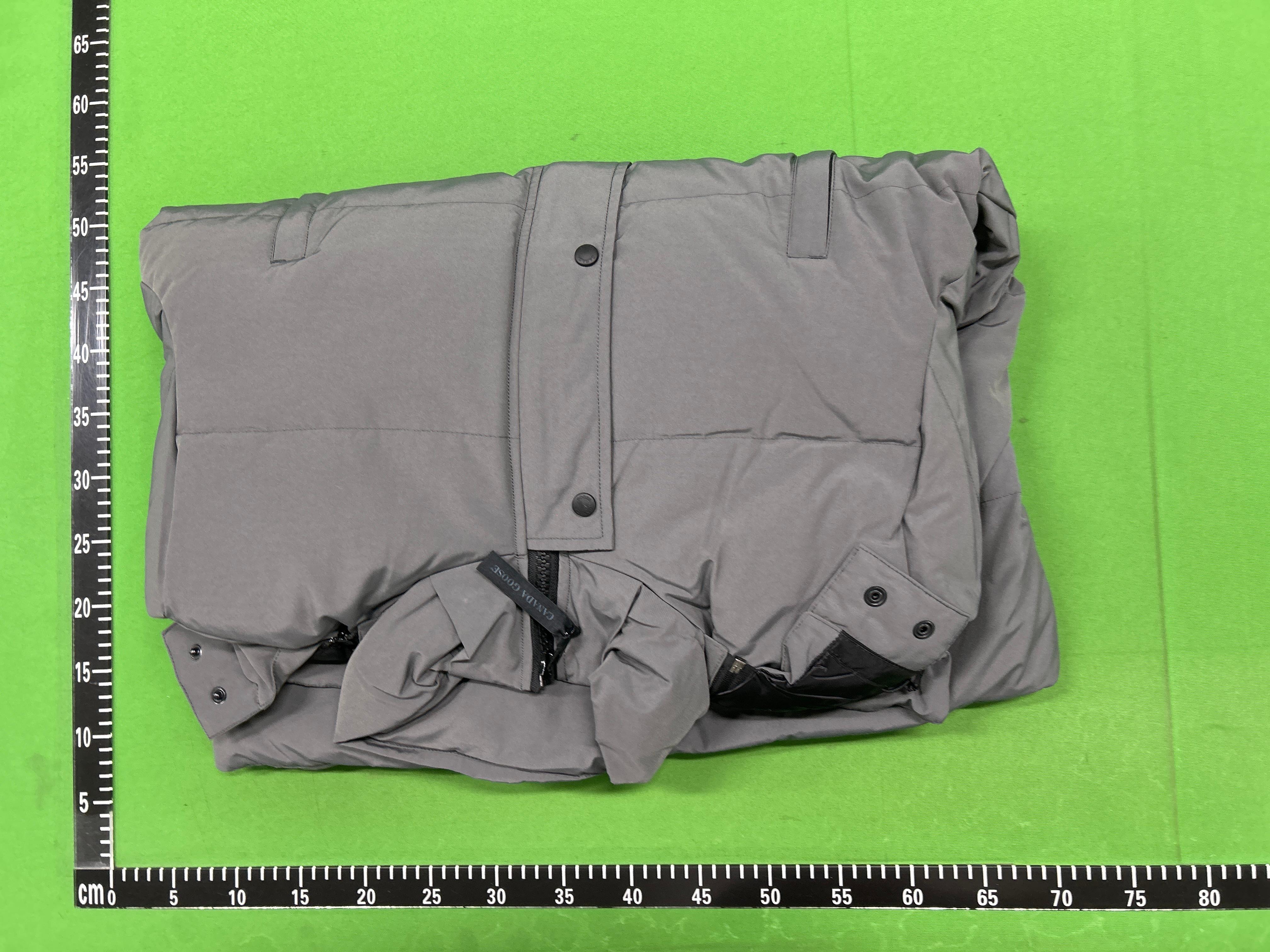 Foto QC 1 de Canada Goose Macmillan Parka Black Label Puffer Jacket Down Graphite