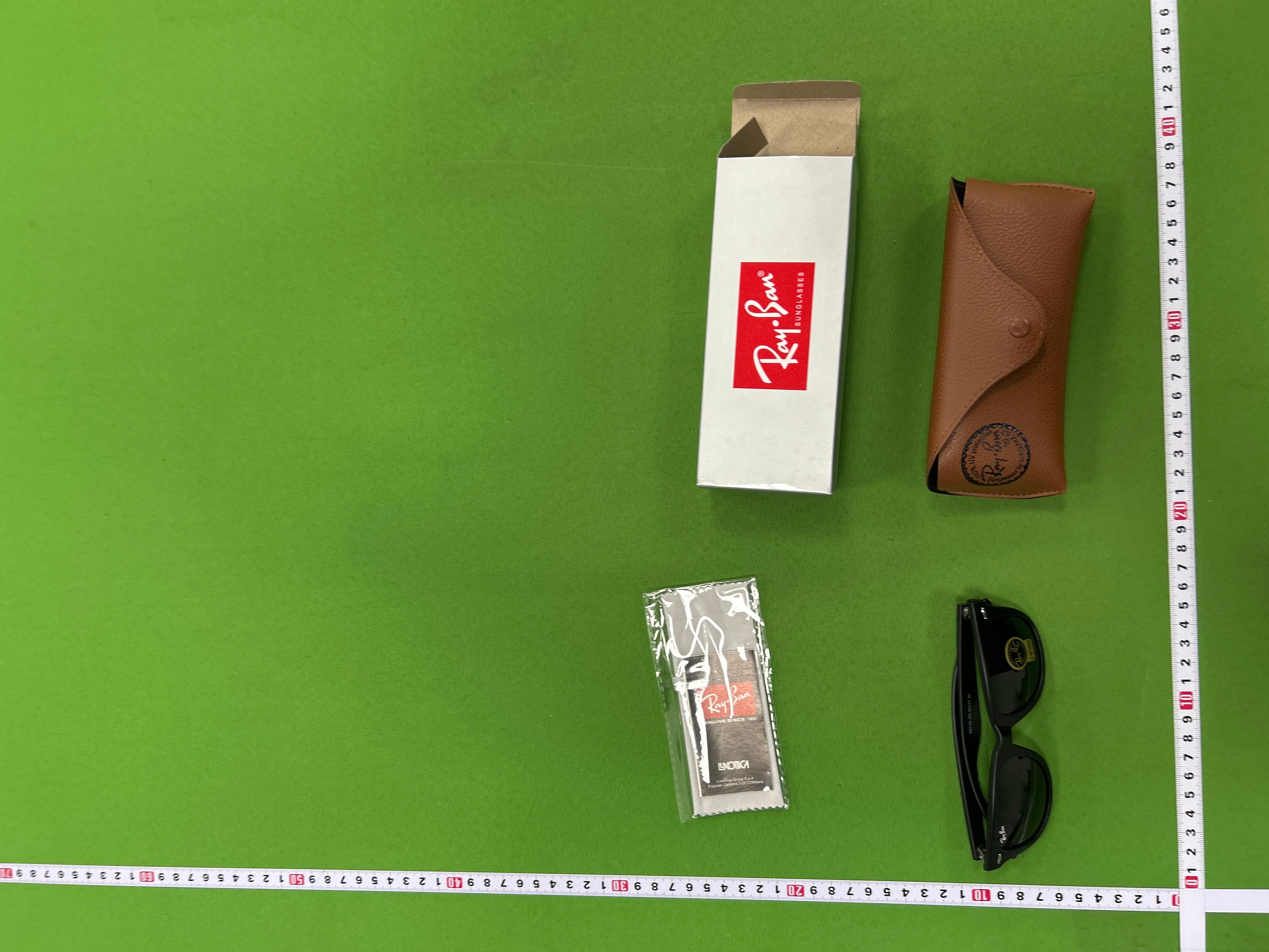 Foto QC 2 de Ray-Ban Wayfarer Acetate Sunglasses Matte Black Green Polarized (RB2140 901S/58)