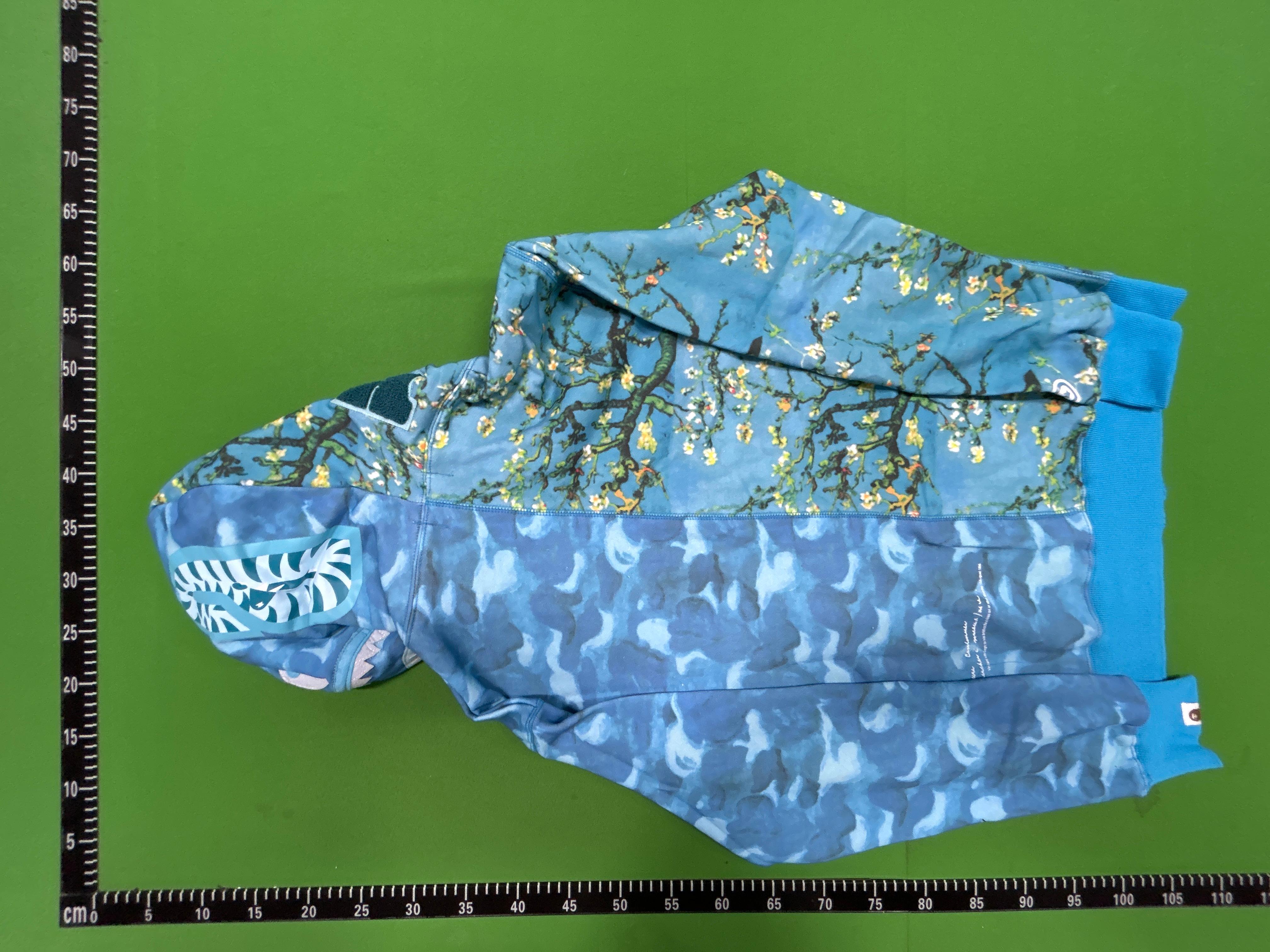 Foto QC 8 de BAPE Van Gogh Museum Shark Zip Sweater Almond Blossom Camo Teal