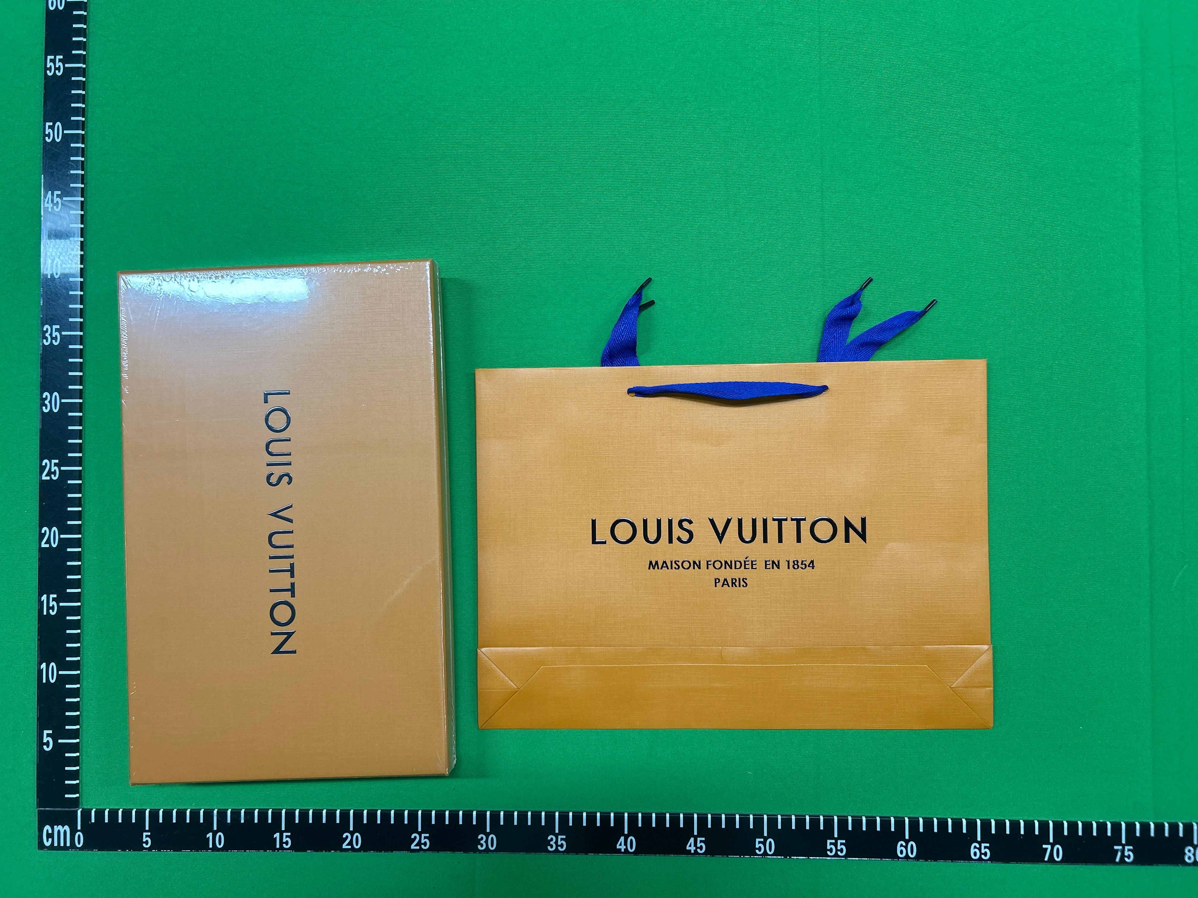Foto QC 1 de Louis Vuitton Monogram Scarf Grey