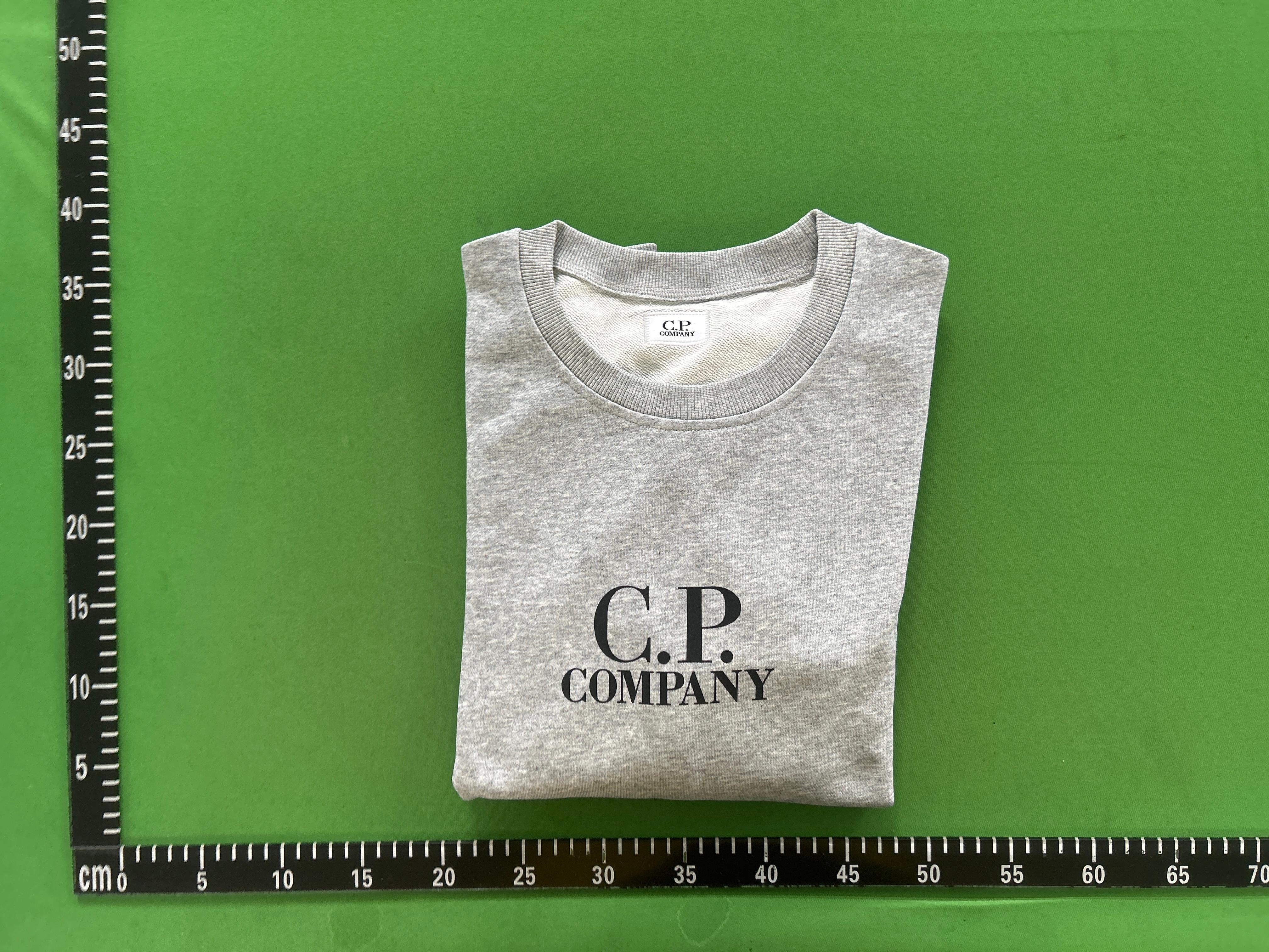 Foto QC 4 de CP Company Light Fleece Crewneck Sweater Lens Detail Starlight Blue