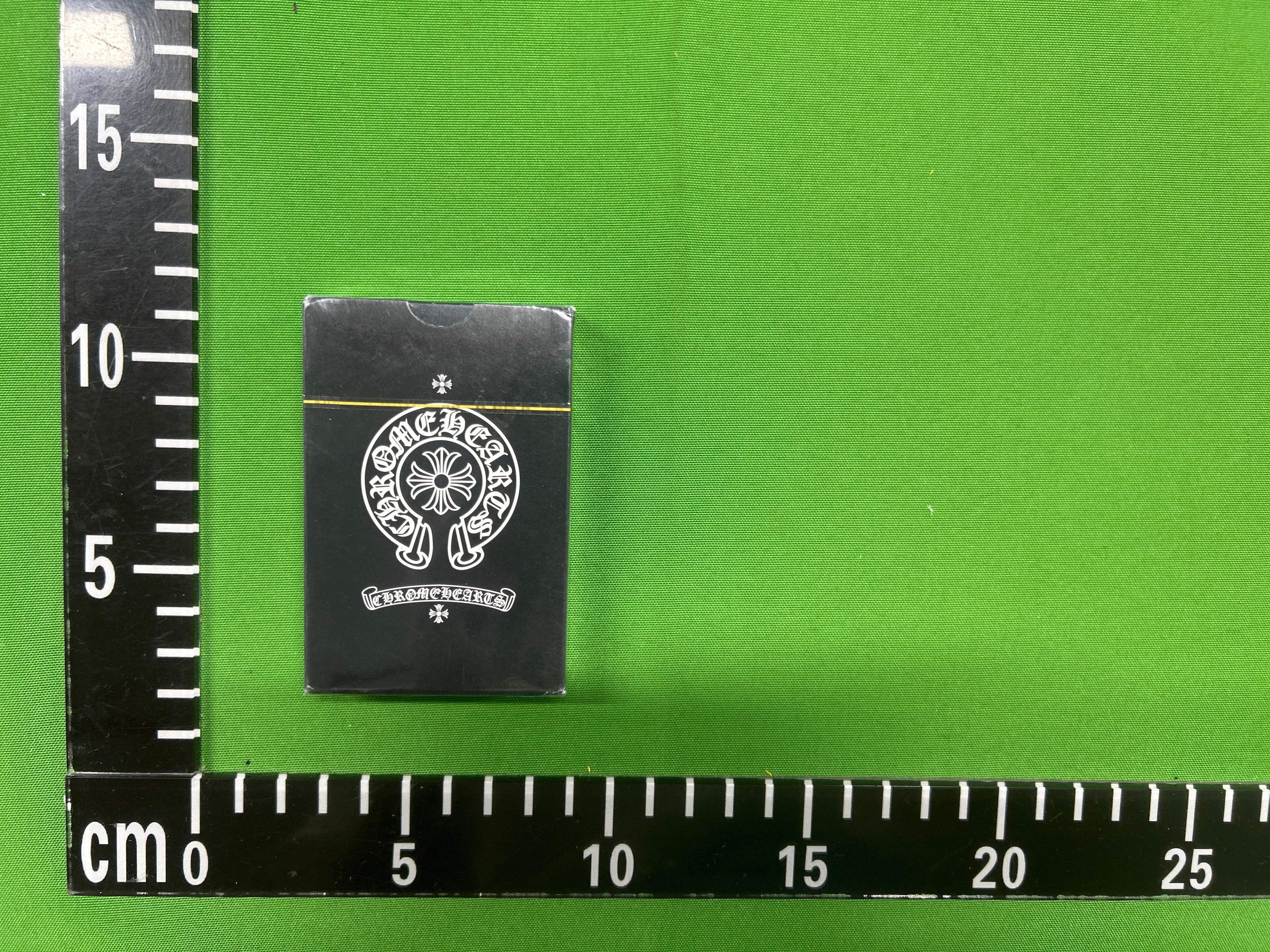 Foto QC 2 de KAWS Companion SEEING/WATCHING Paper Playing Cards