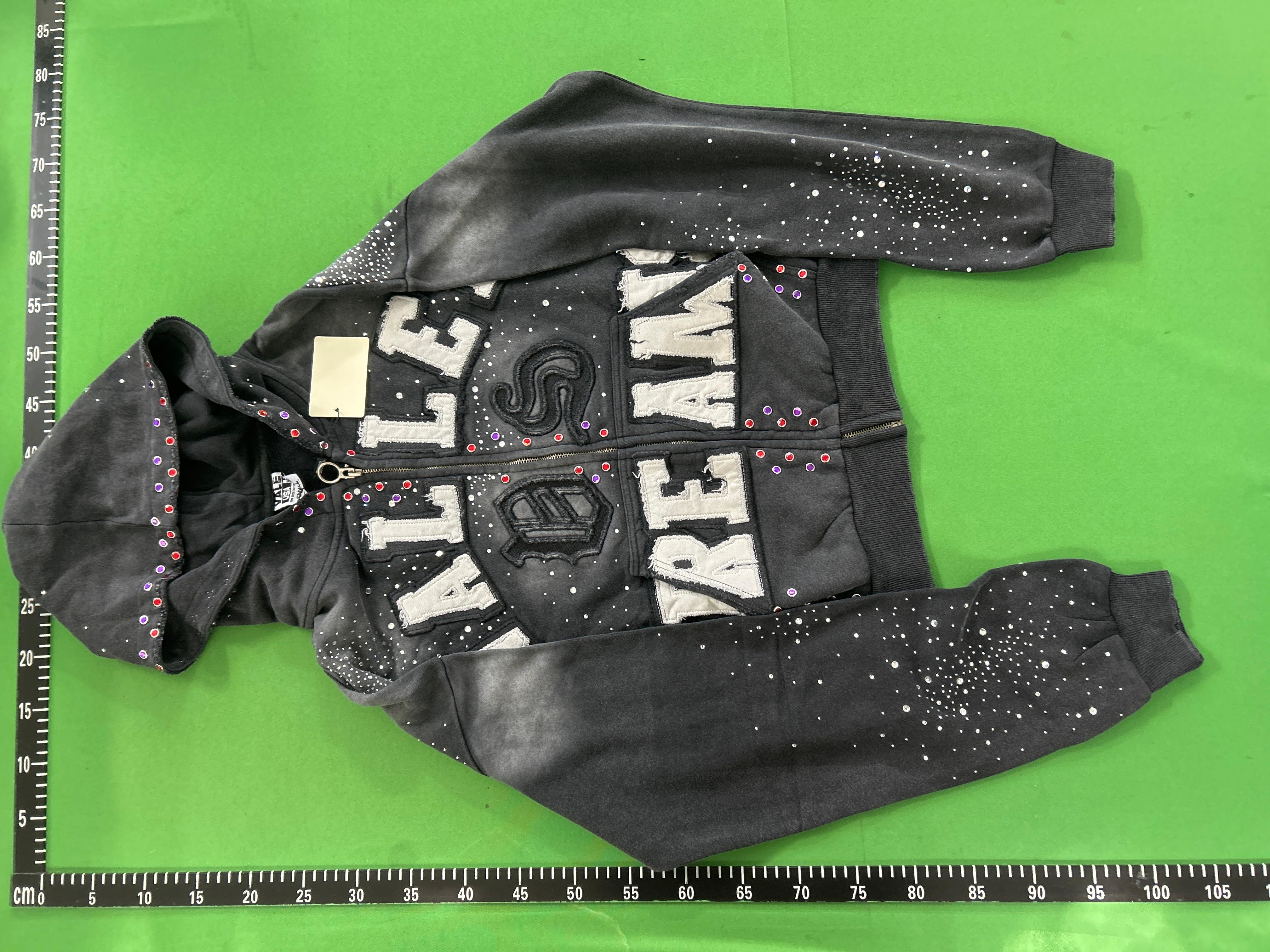 Foto QC 7 de Vale Valley Zip Sweater Washed Rhinestone Graphic Black