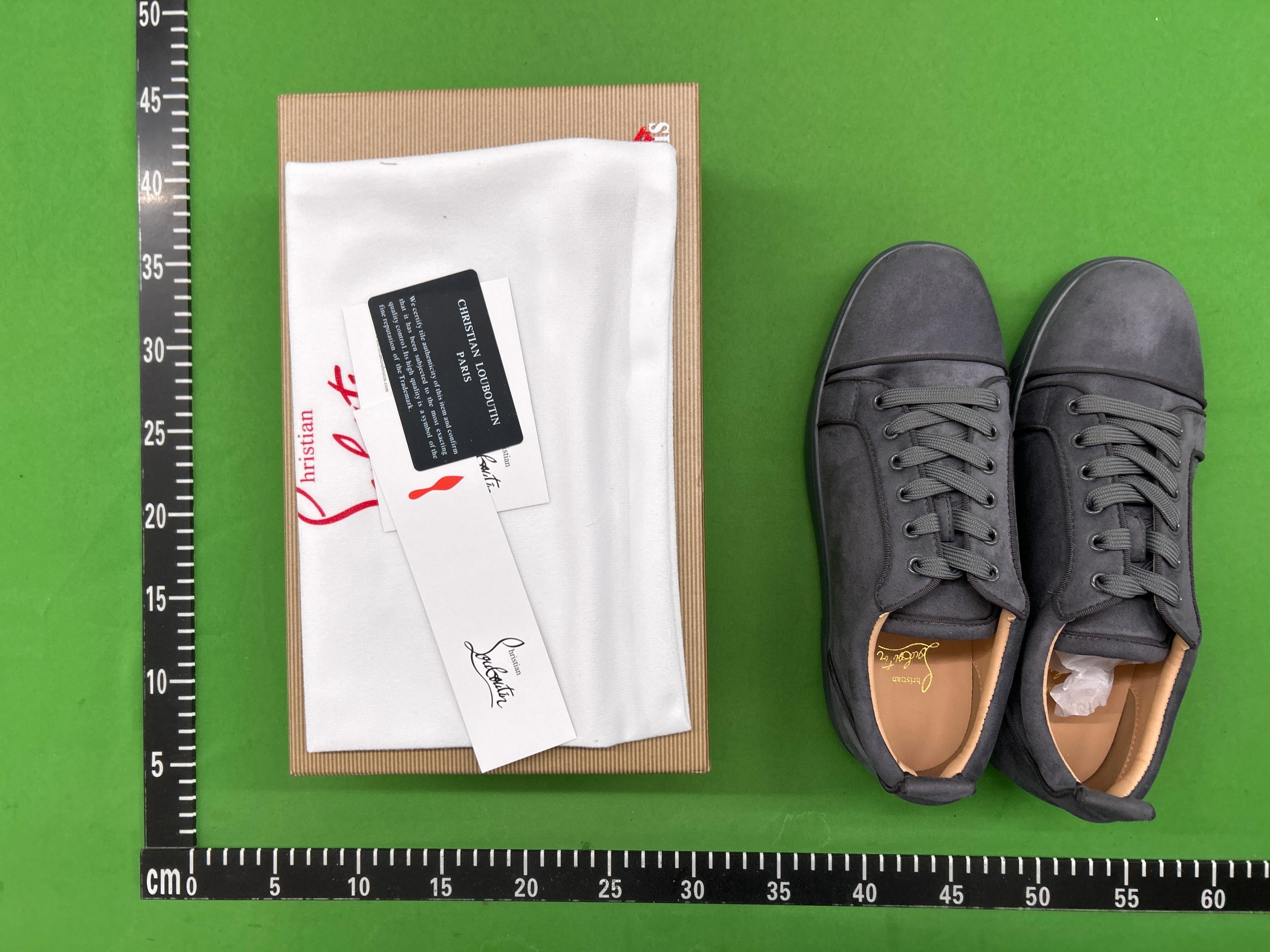 Foto QC 3 de Christian Louboutin Louis Junior Low Grey Suede