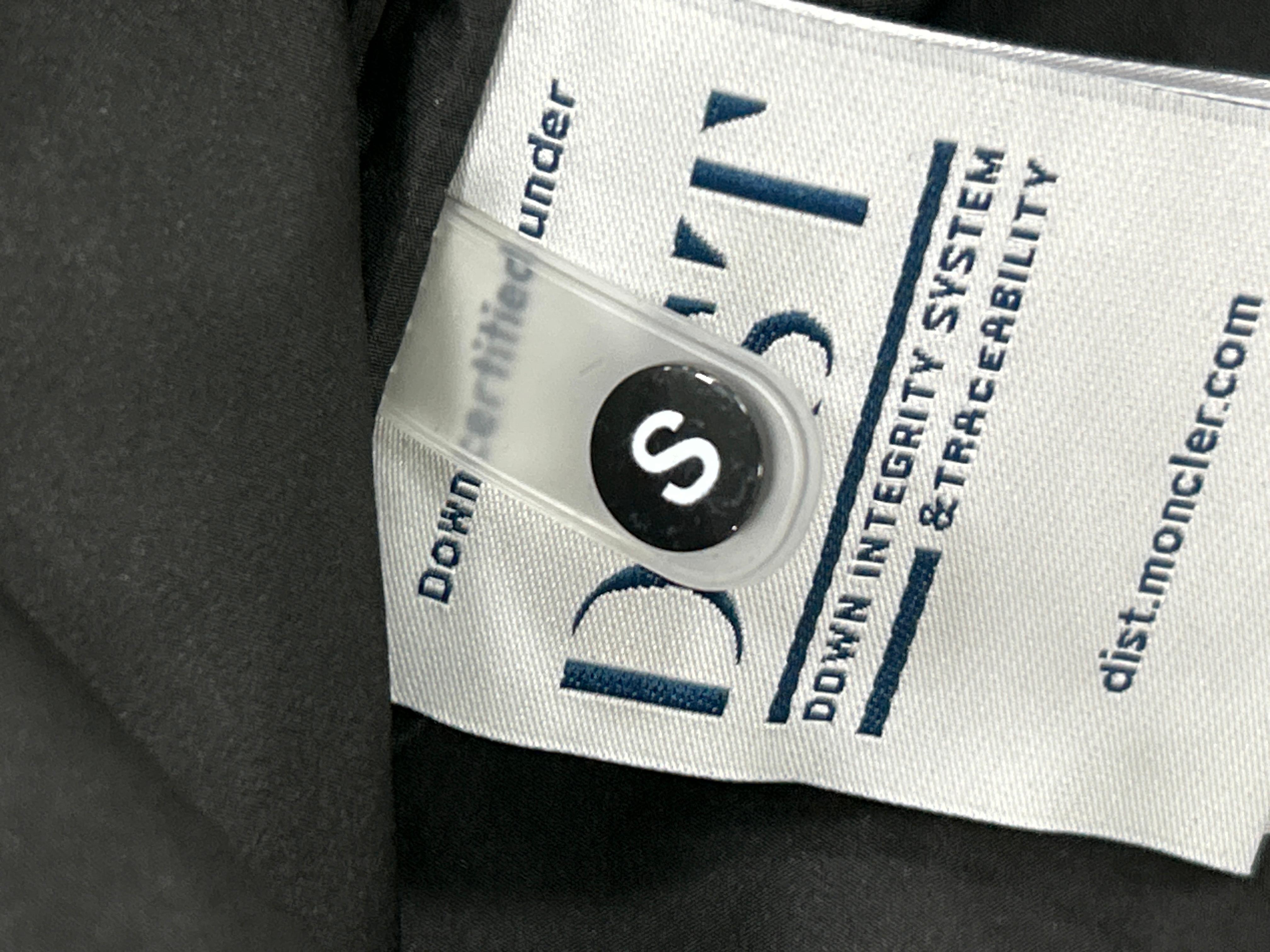 Foto QC 2 de Moncler Windbreaker Jacket Vertical Logo Grey