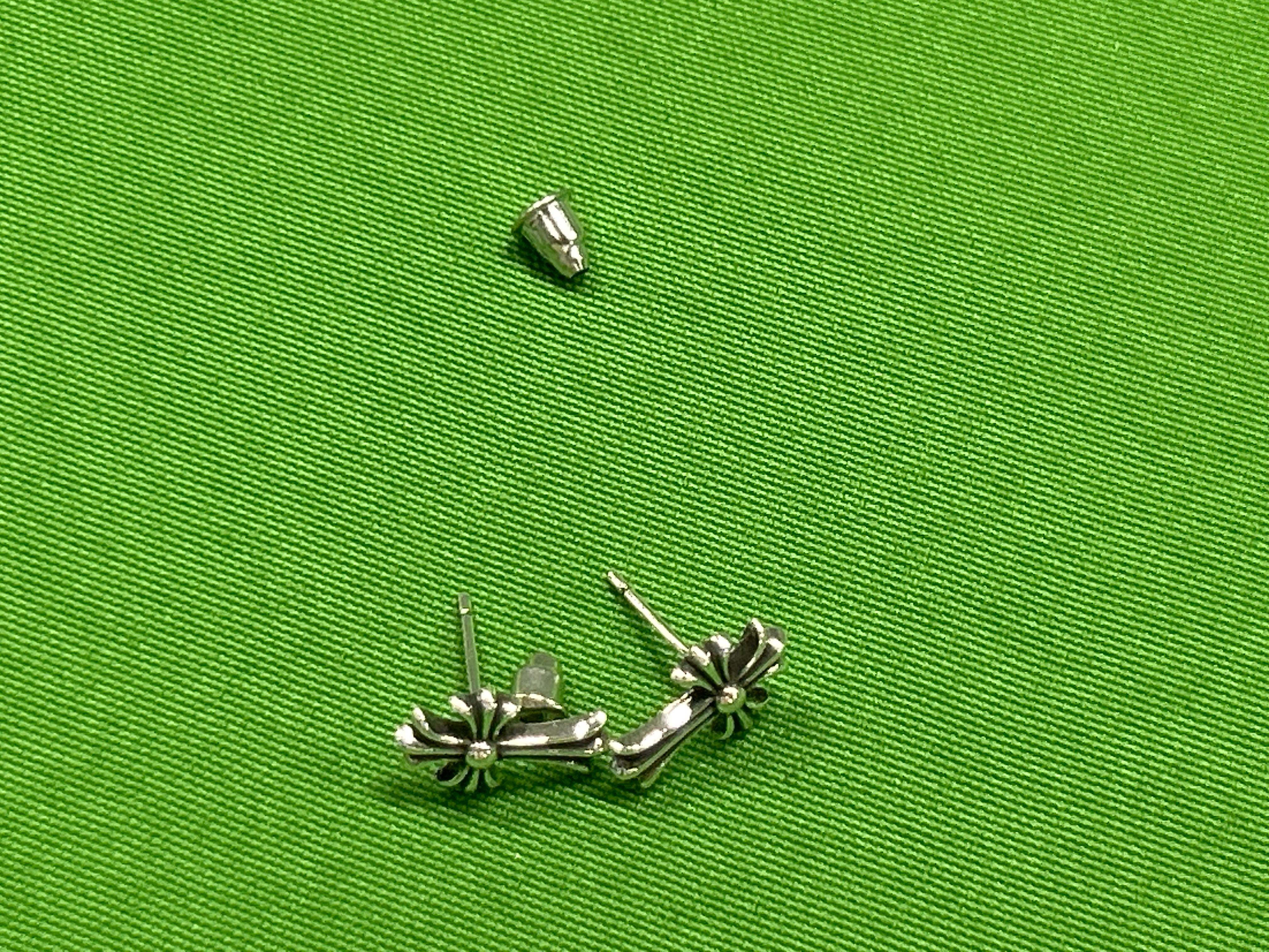 Foto QC 8 de Chrome Hearts CH Cross Earrings Silver Diamond Silver