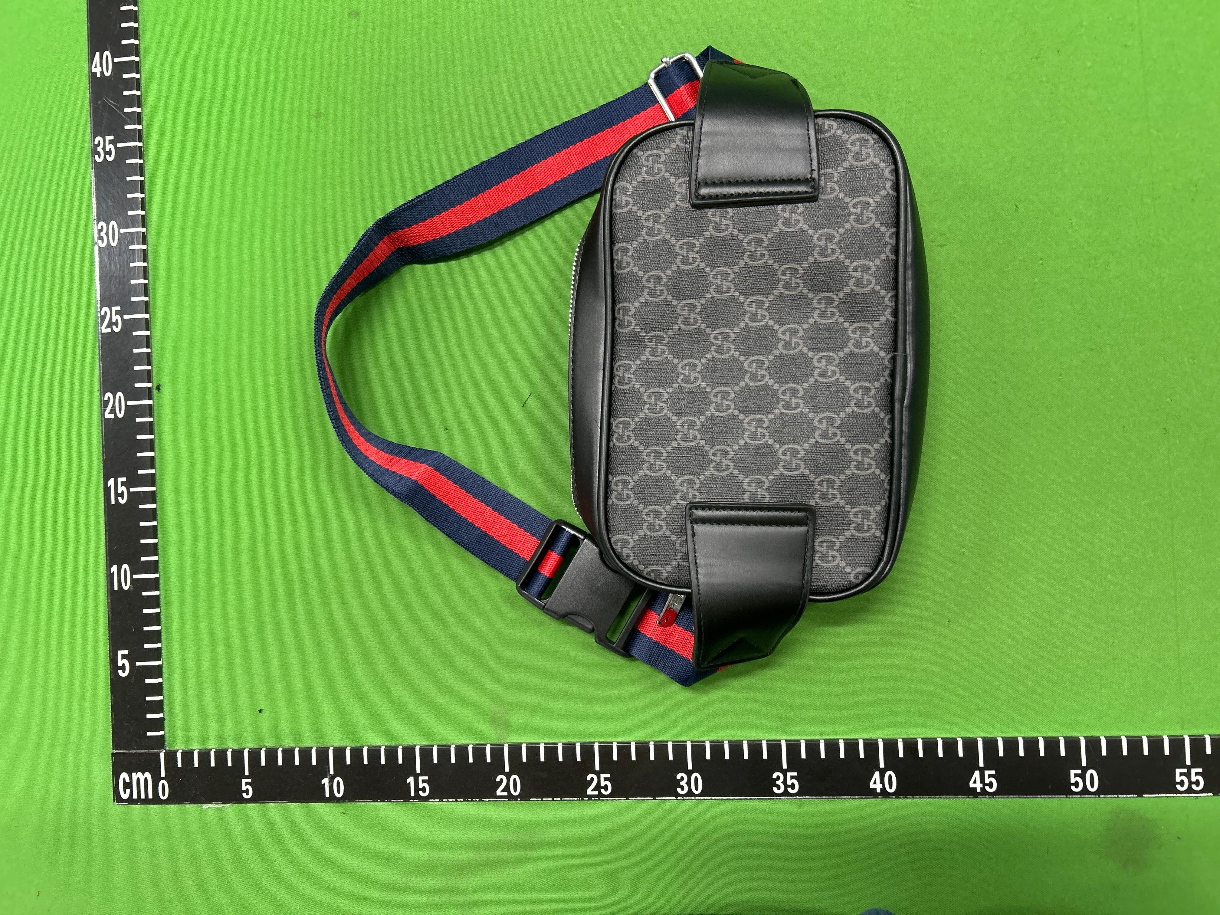 Foto QC 2 de Gucci GG Supreme Belt Bag Small Black GG Supreme Canvas
