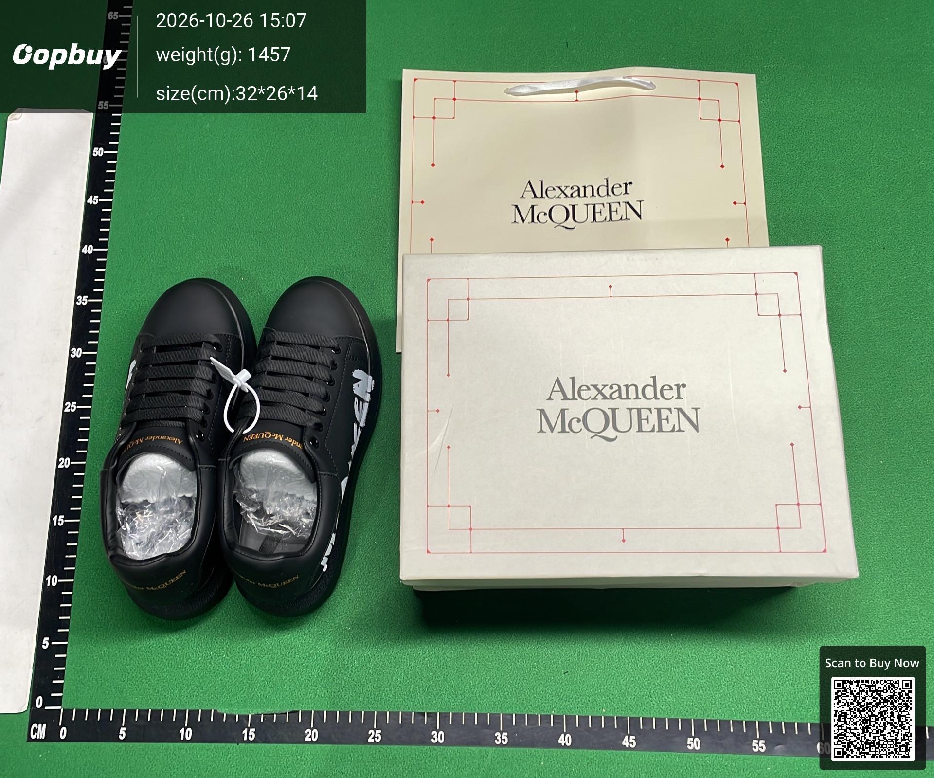 Foto QC 1 de Alexander McQueen Oversized Leather Sneakers Graffiti White Black