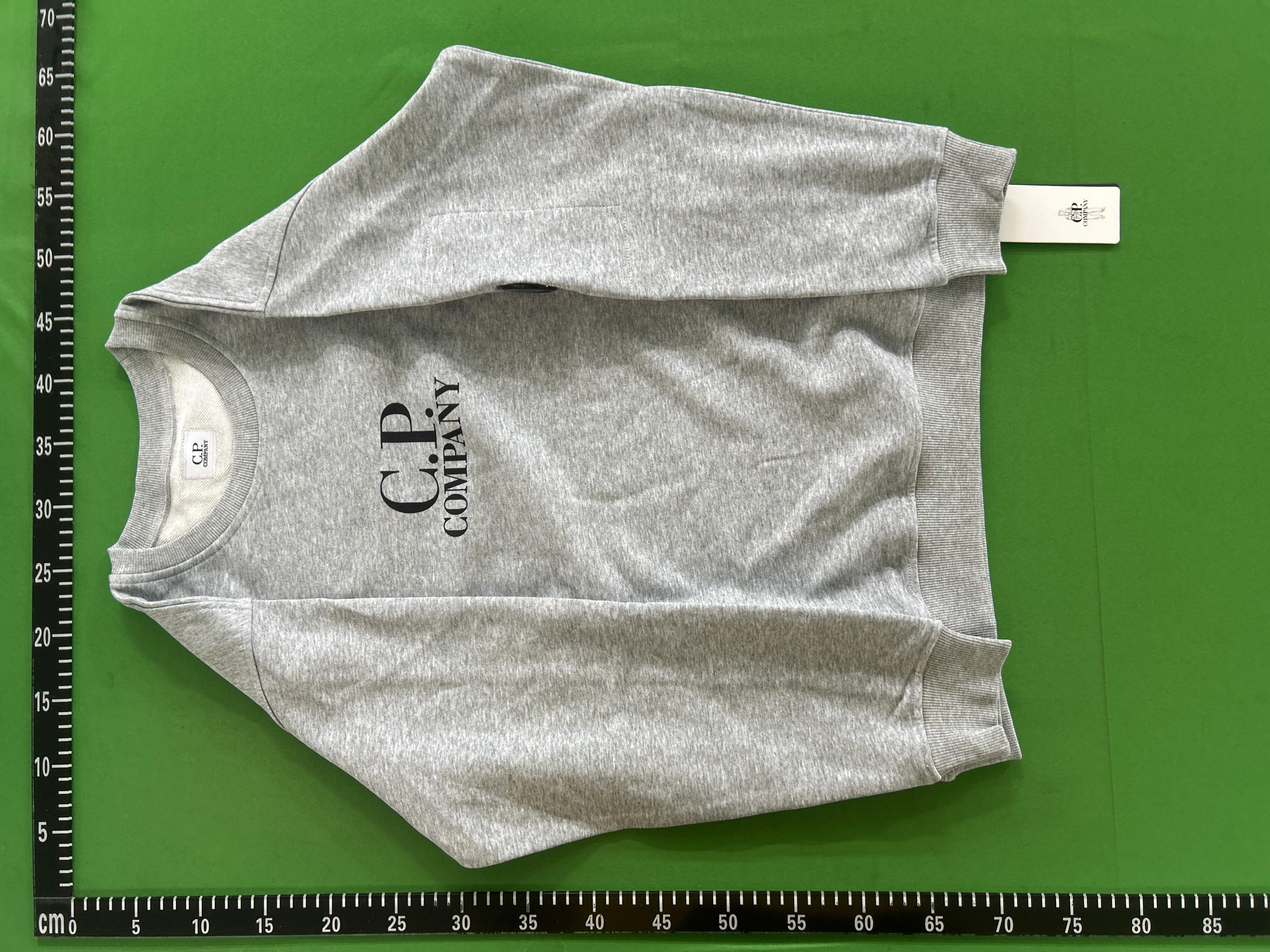 Foto QC 8 de CP Company Light Fleece Crewneck Sweater Lens Detail Starlight Blue