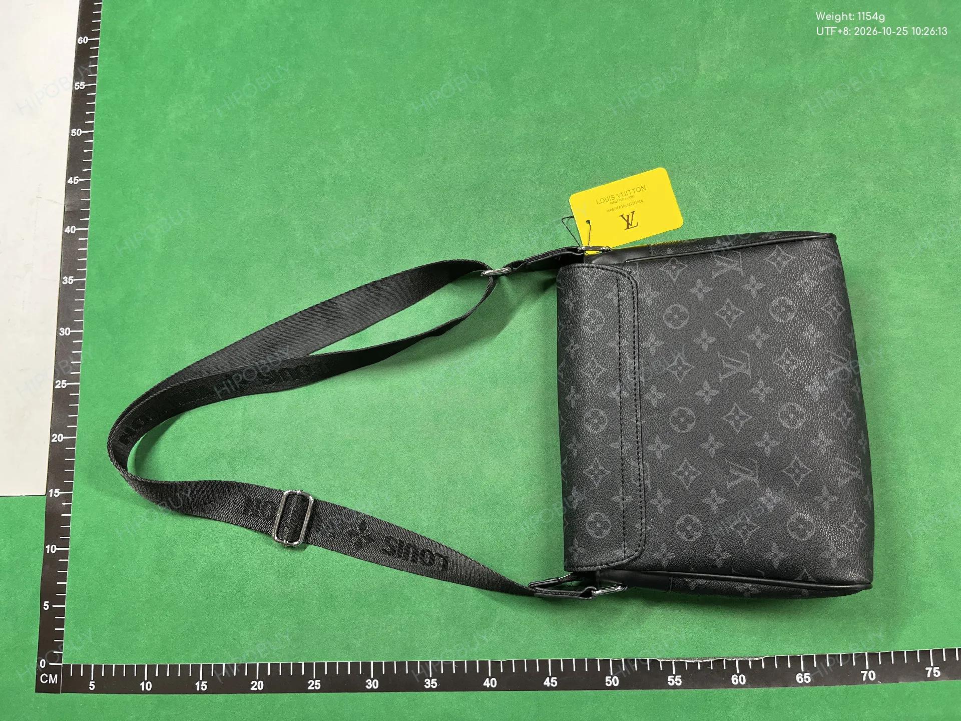 Foto QC 8 de Louis Vuitton Trio Messenger Monogram Shadow Black