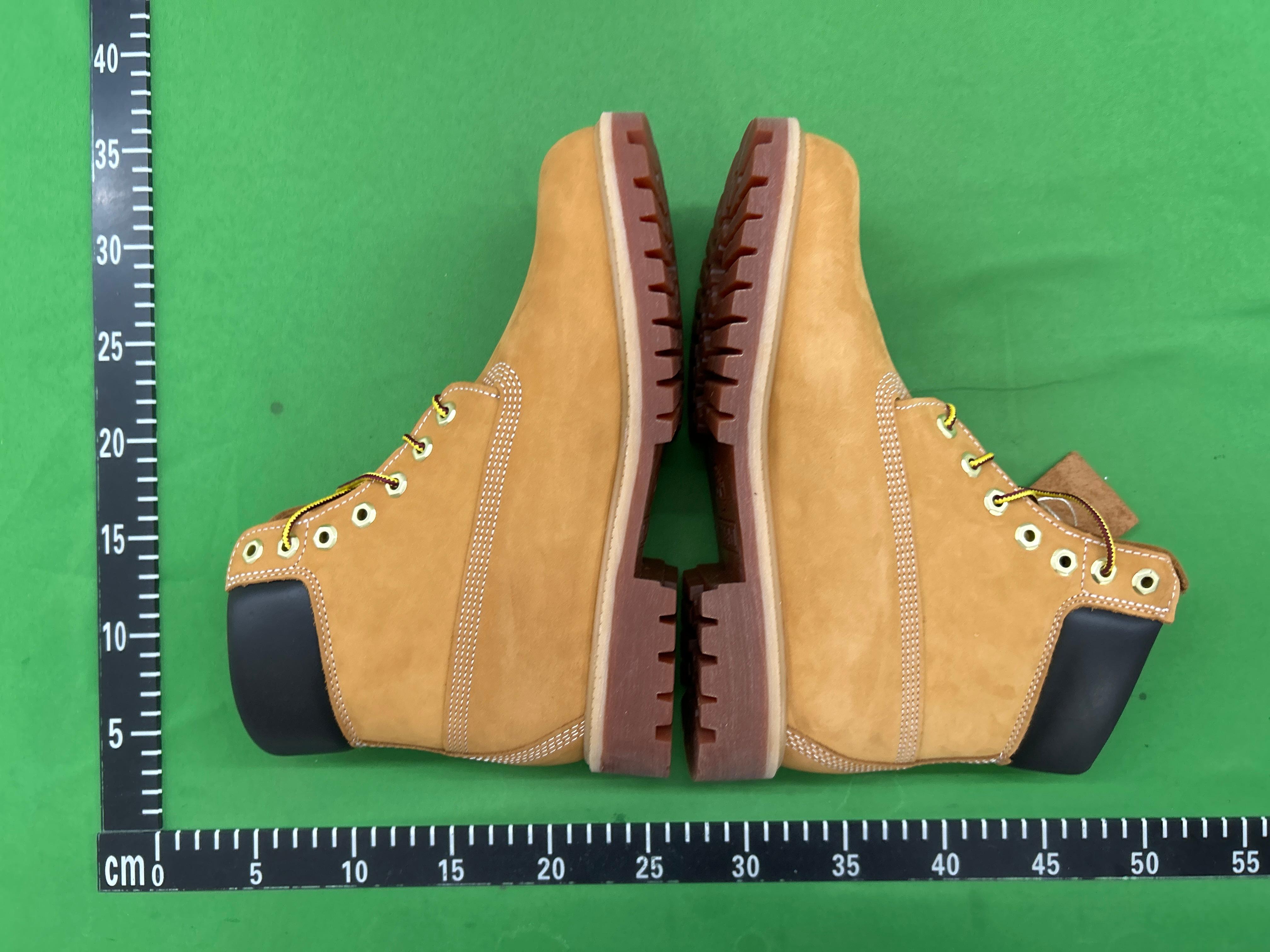 Foto QC 6 de Louis Vuitton x Timberland 6-In Ankle Boot Nubuck Black Embossed Monogram 1AD73H