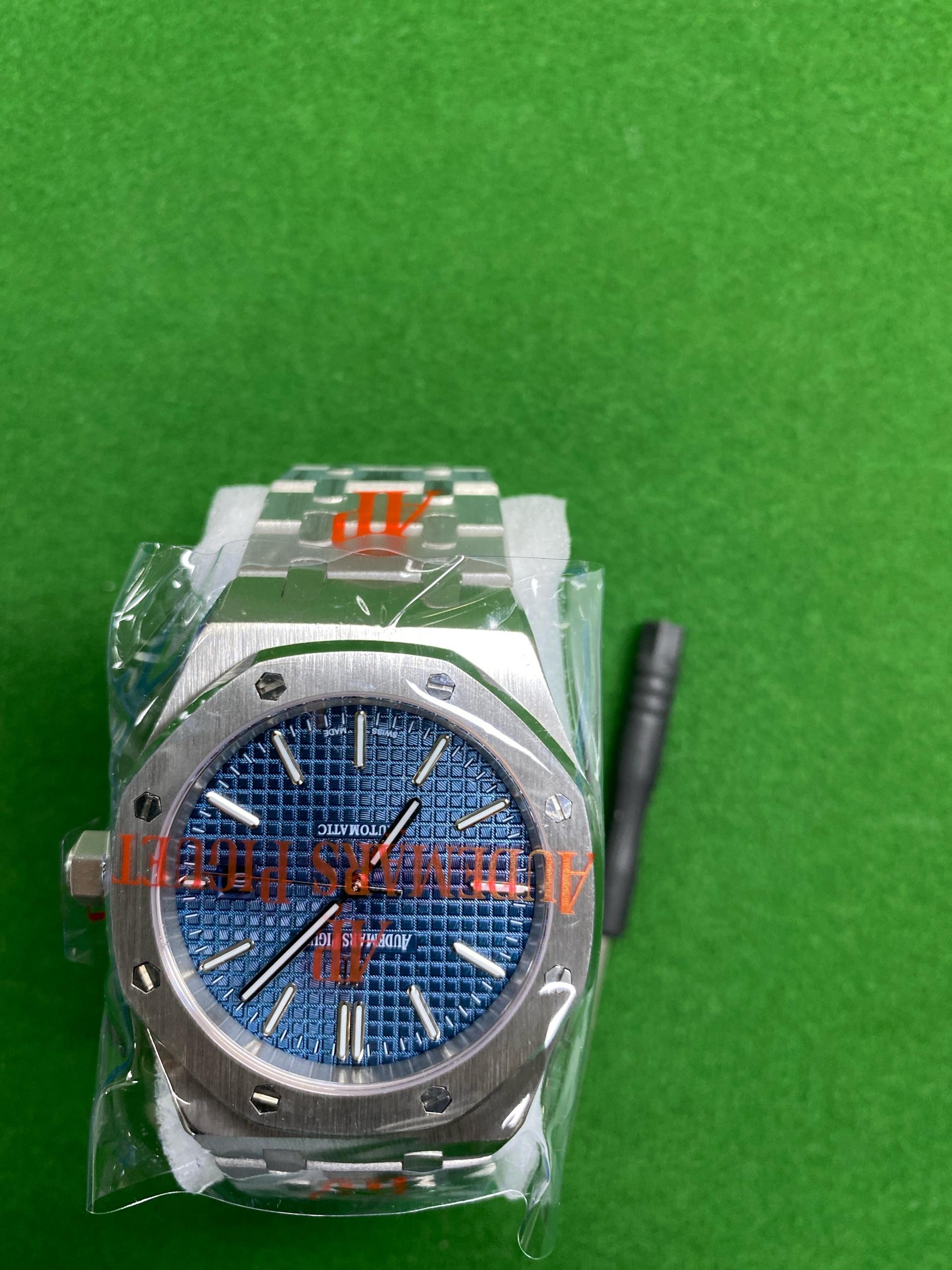 Foto QC 5 de Audemars Piguet Royal Oak Selfwinding 15400ST