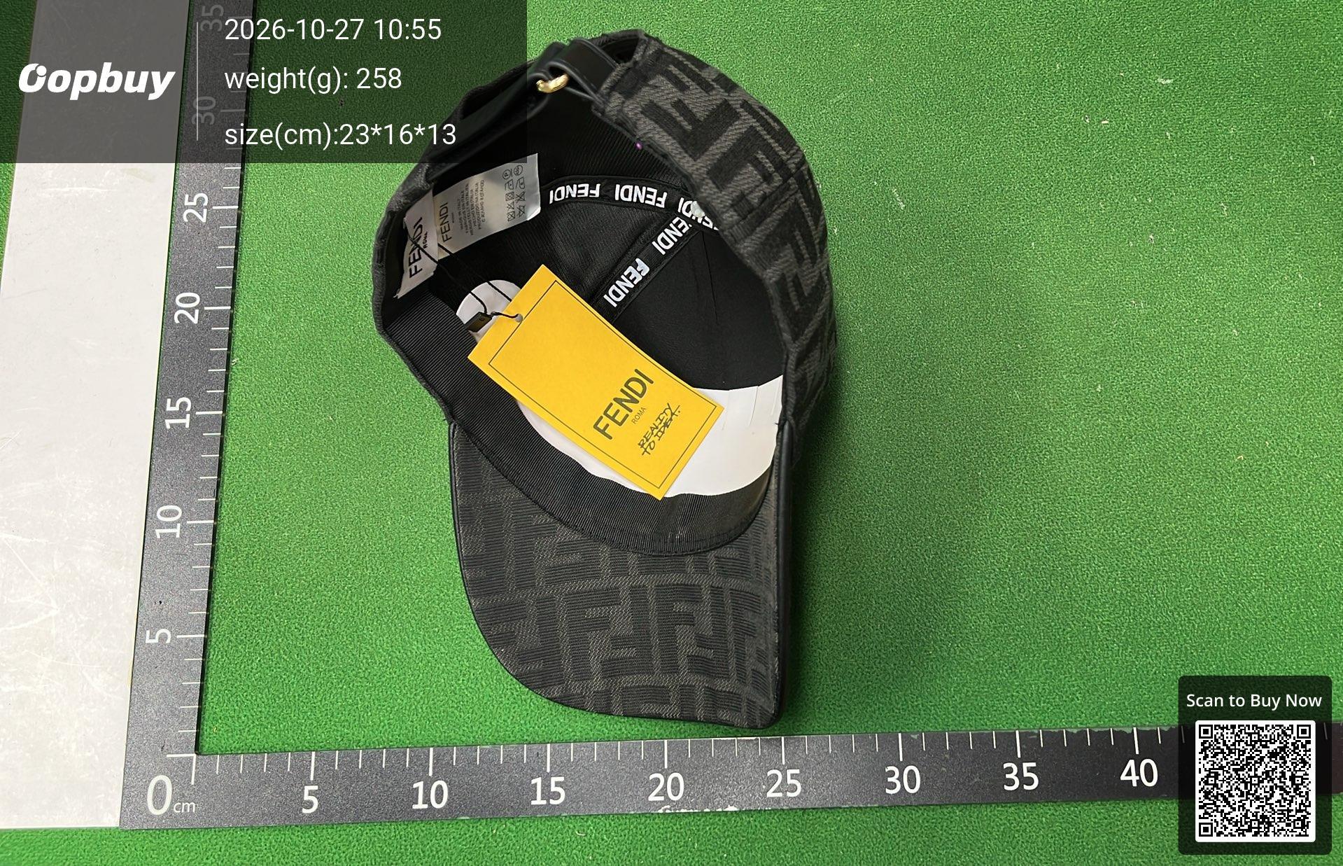 Foto QC 3 de Fendi FF Zucca Cap Brown