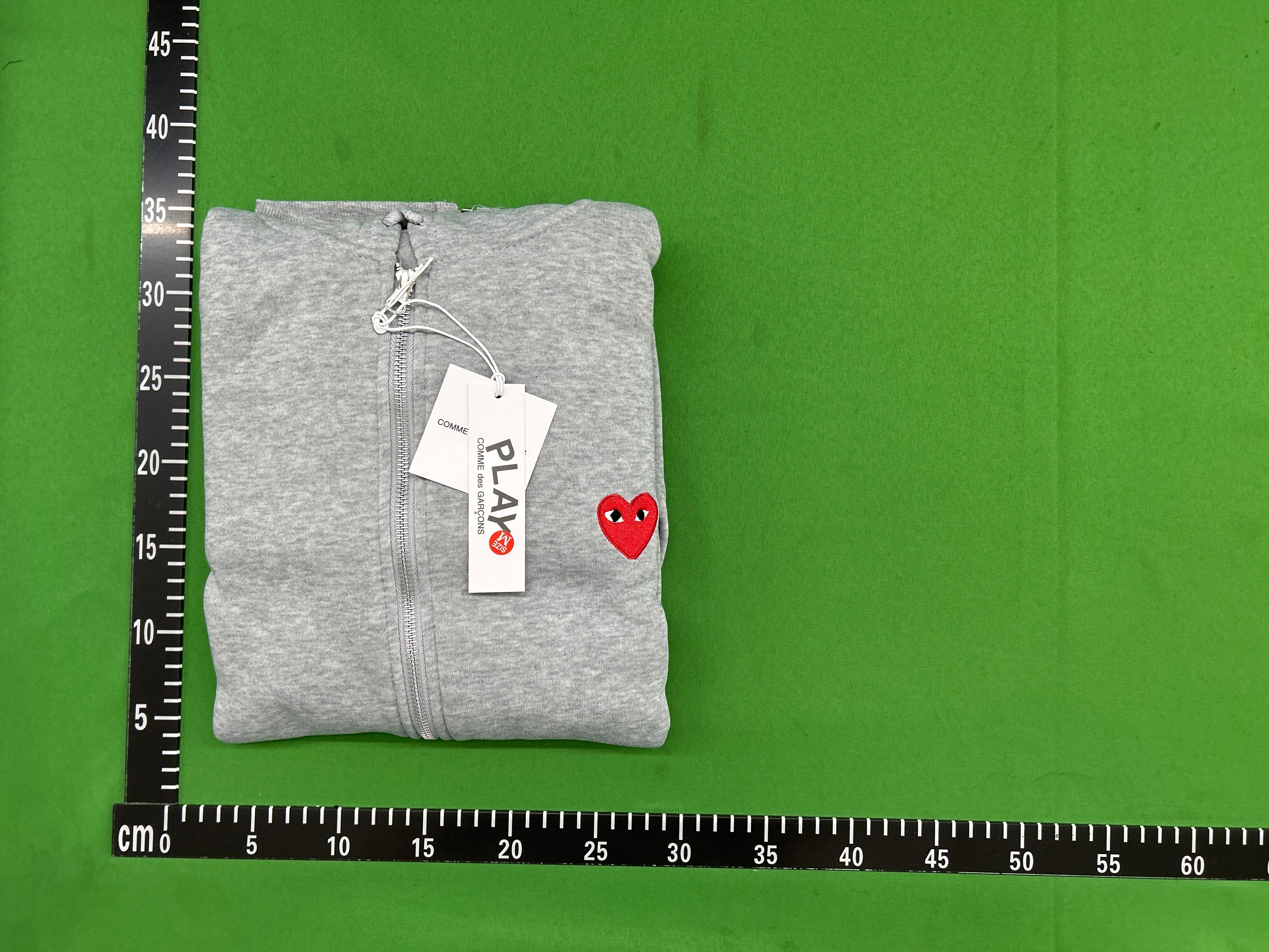 Foto QC 1 de Comme des Garçons Play Zip Sweater Red Heart Pink