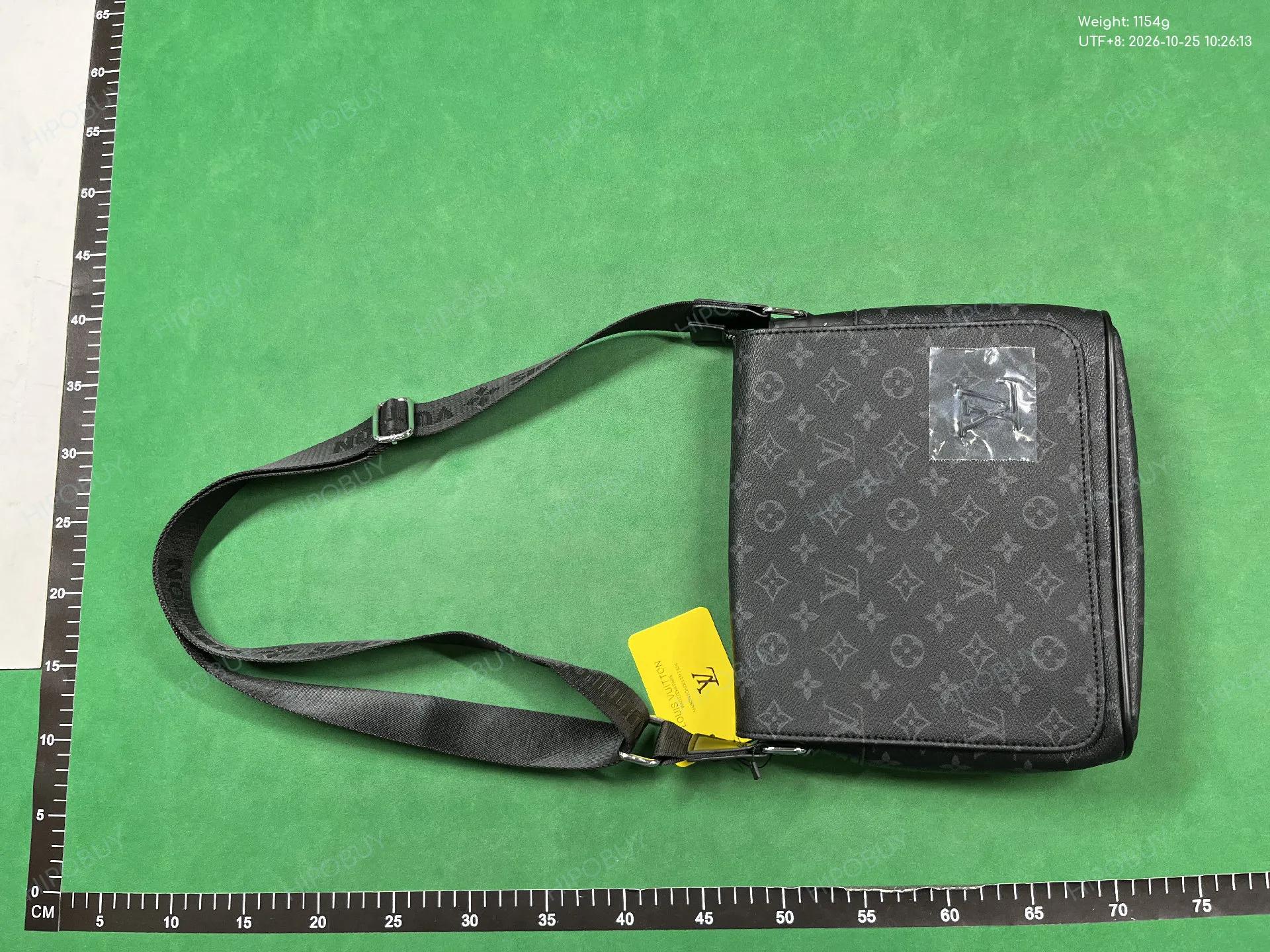 Foto QC 7 de Louis Vuitton Trio Messenger Monogram Shadow Black