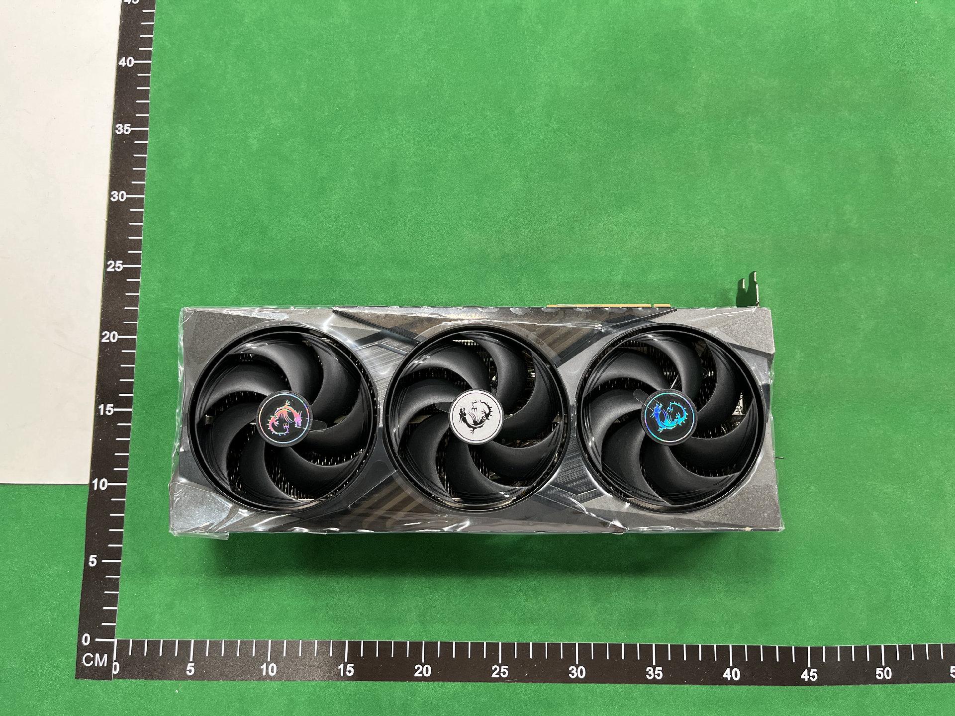 Foto QC 1 de MSI GeForce RTX 5090 Gaming Trio OC Edition