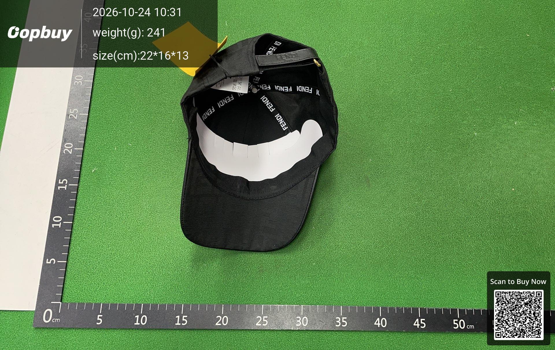 Foto QC 8 de Fendi FF Zucca Cap Brown