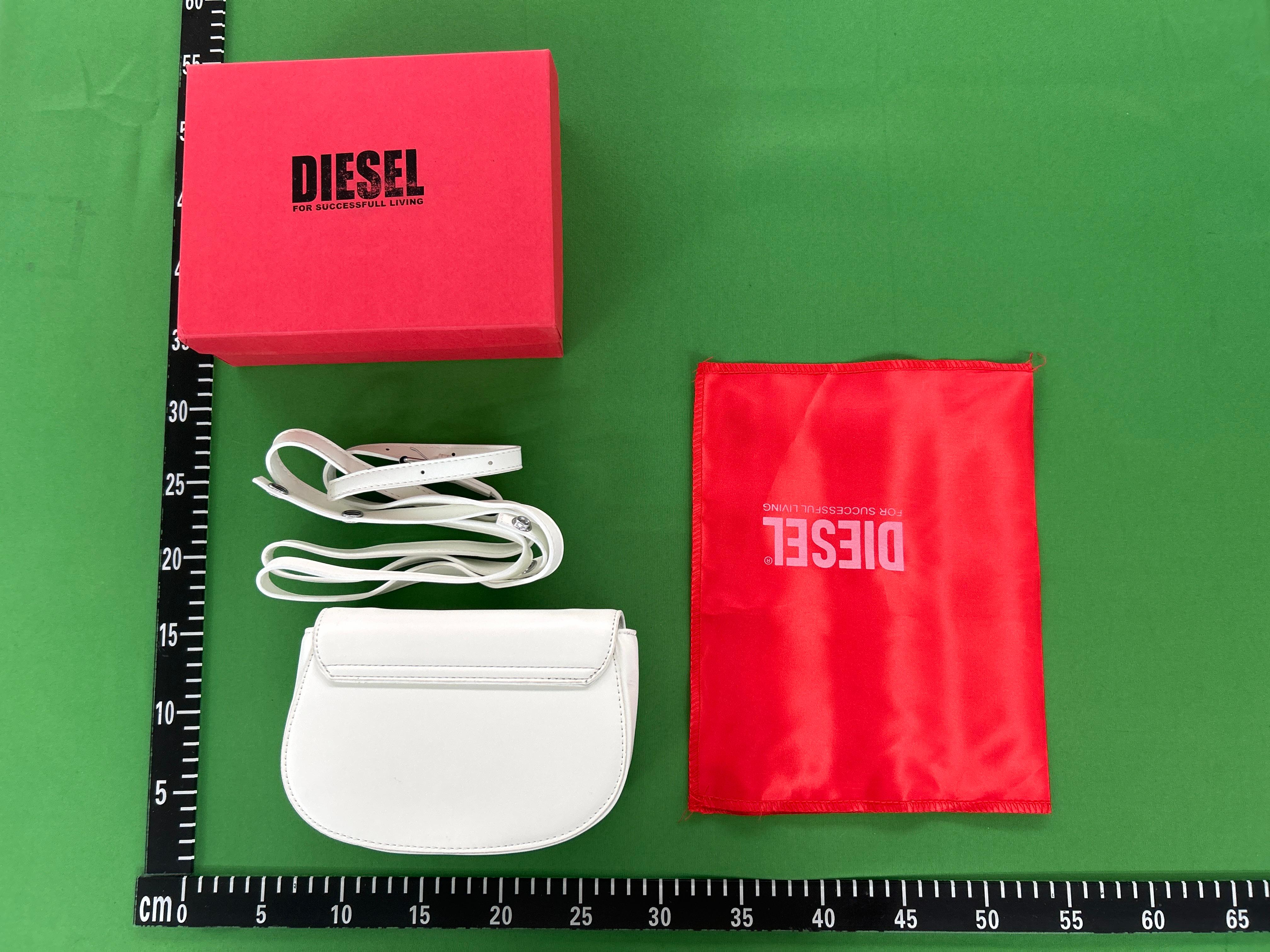 Foto QC 2 de Diesel 1DR Shoulder Bag Mirrored Leather Silver