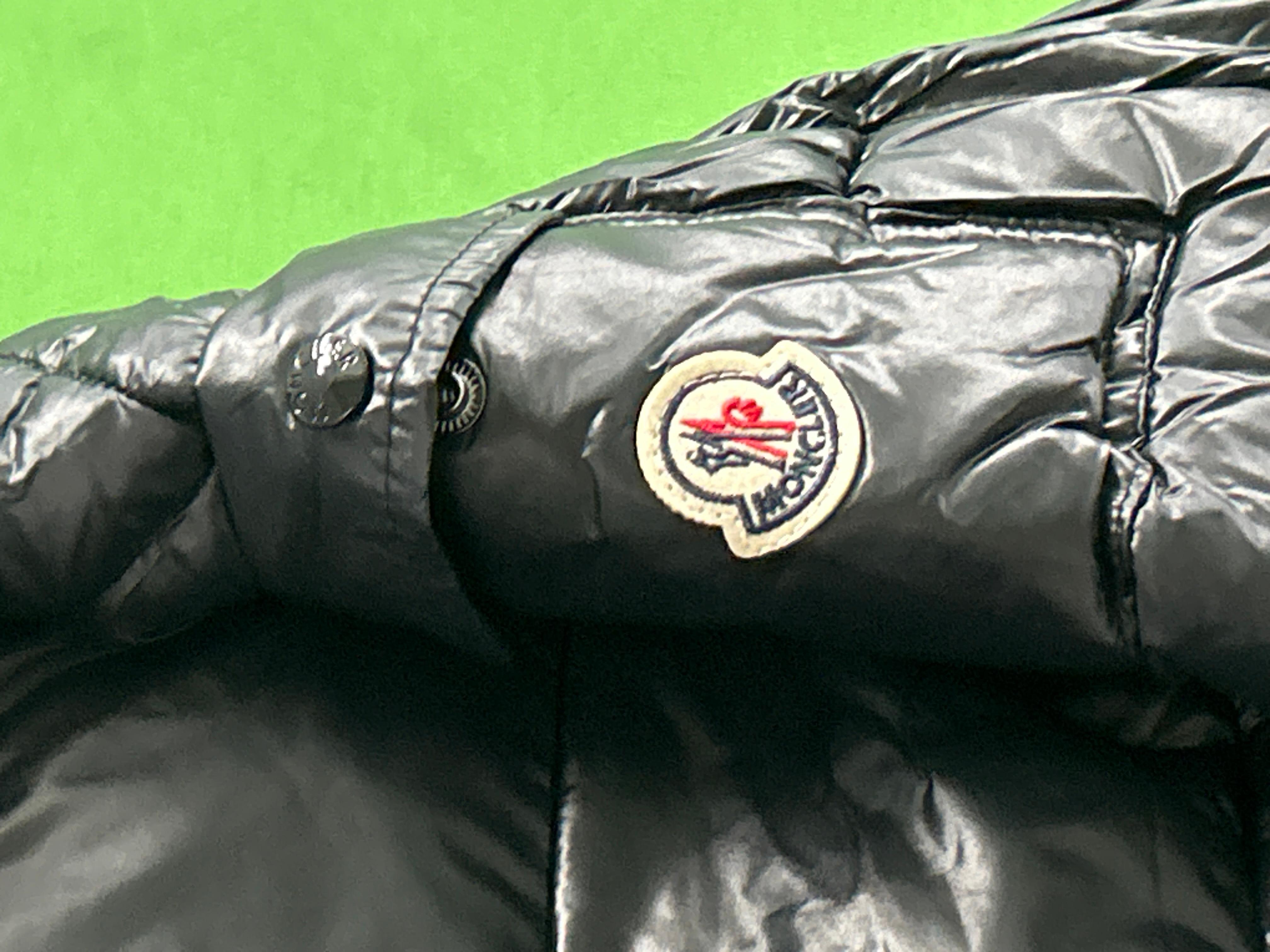 Foto QC 3 de Trapstar Irongate Hooded Puffer Jacket Black