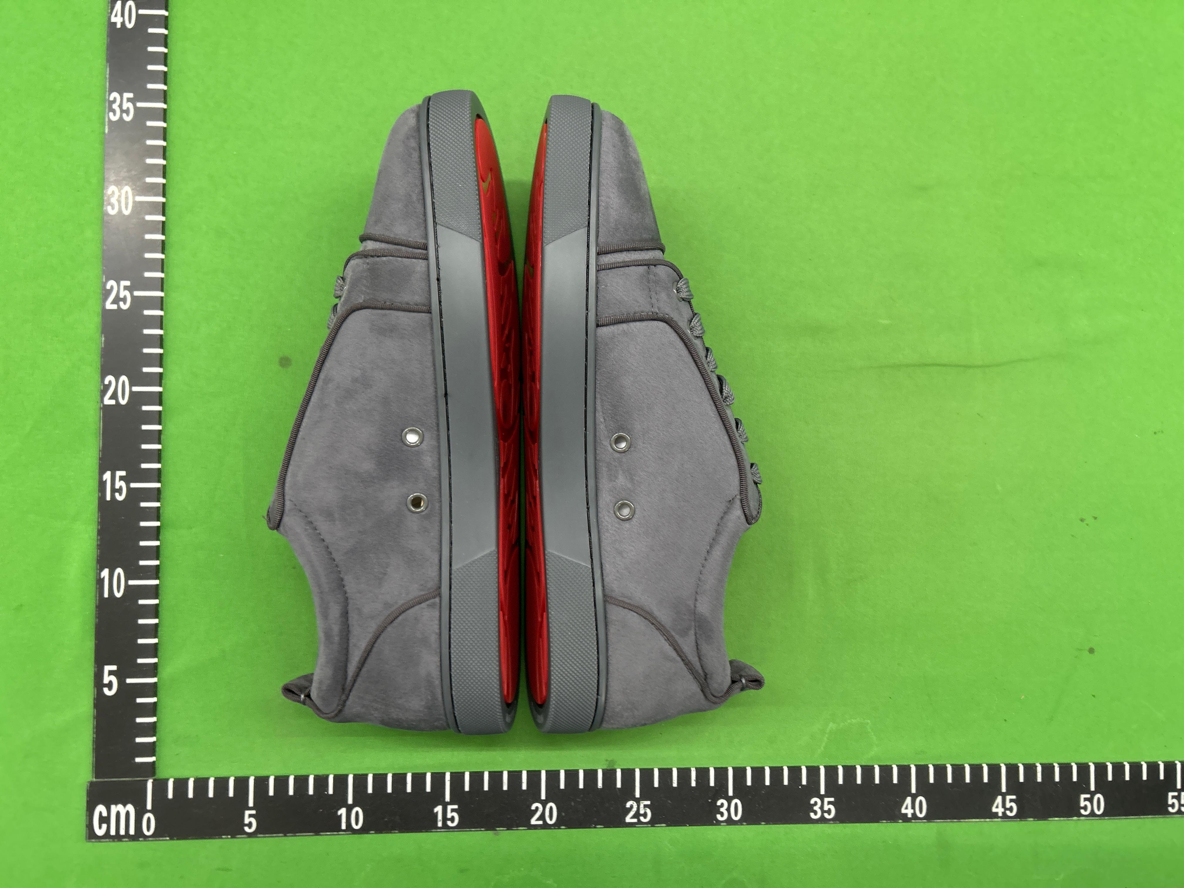 Foto QC 4 de Christian Louboutin Louis Junior Low Grey Suede