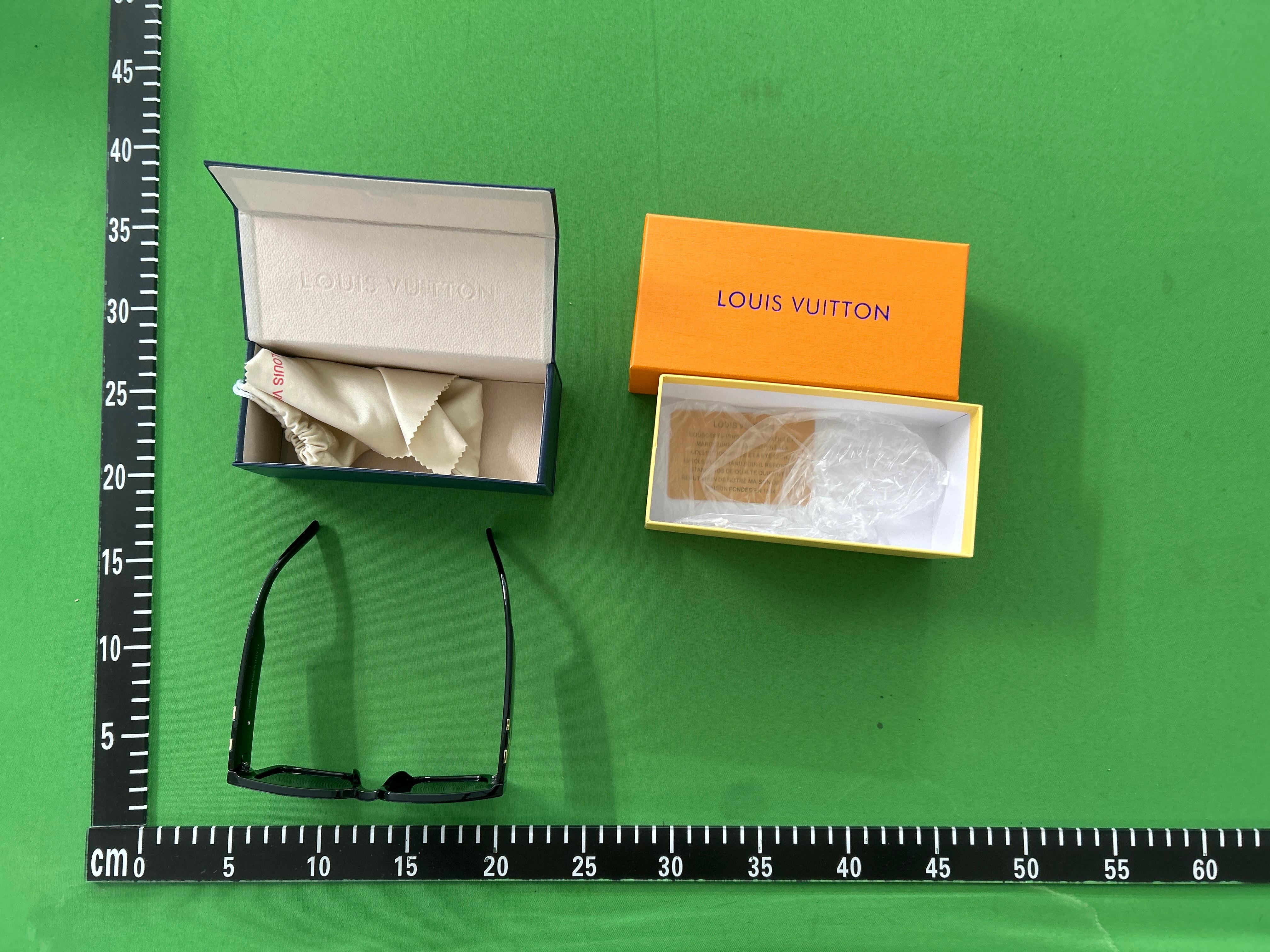 Foto QC 3 de Louis Vuitton LV Link Square-Frame Acetate Sunglasses Black Grey (Z1478E)