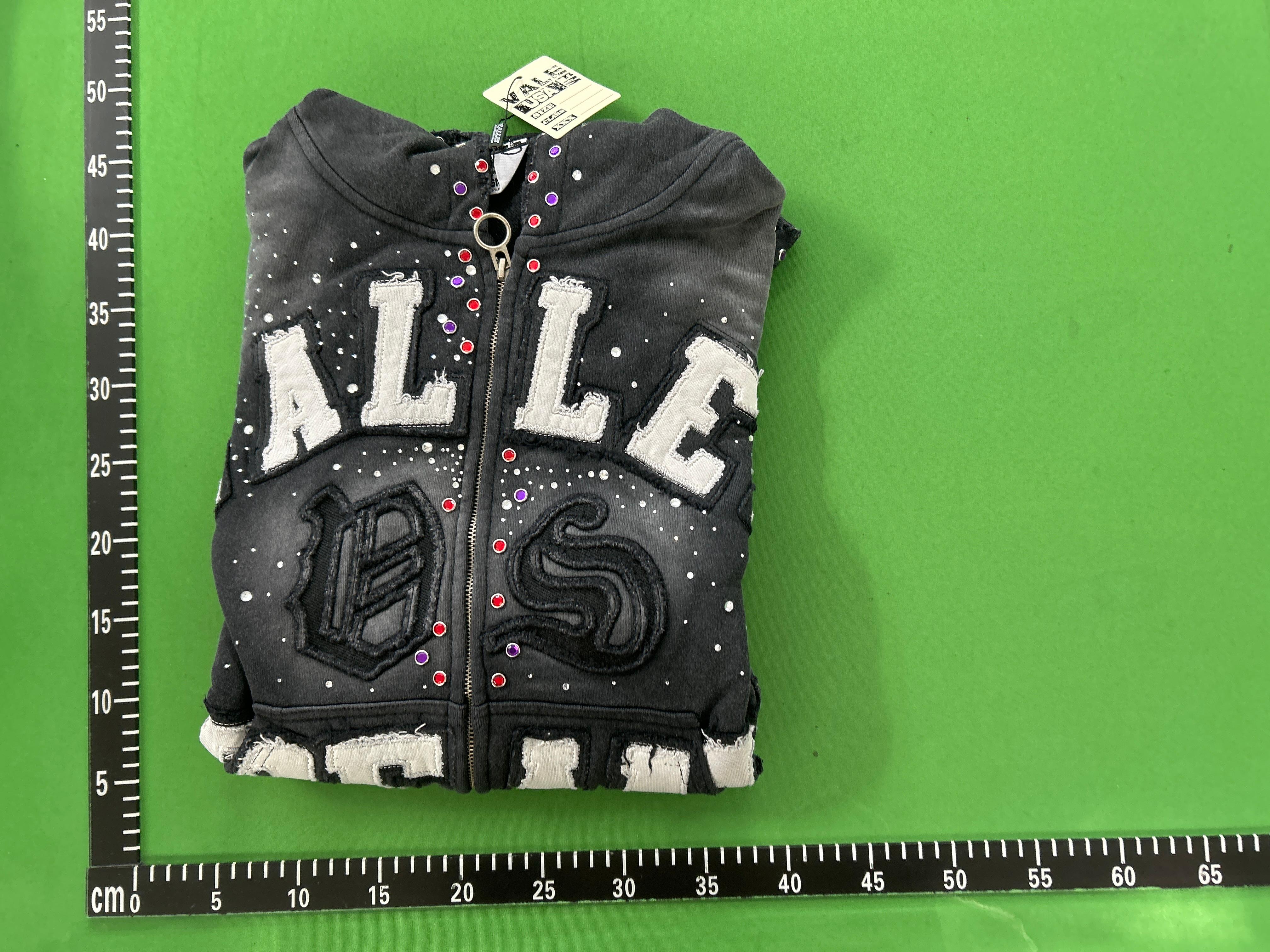 Foto QC 5 de Vale Valley Zip Sweater Washed Rhinestone Graphic Black