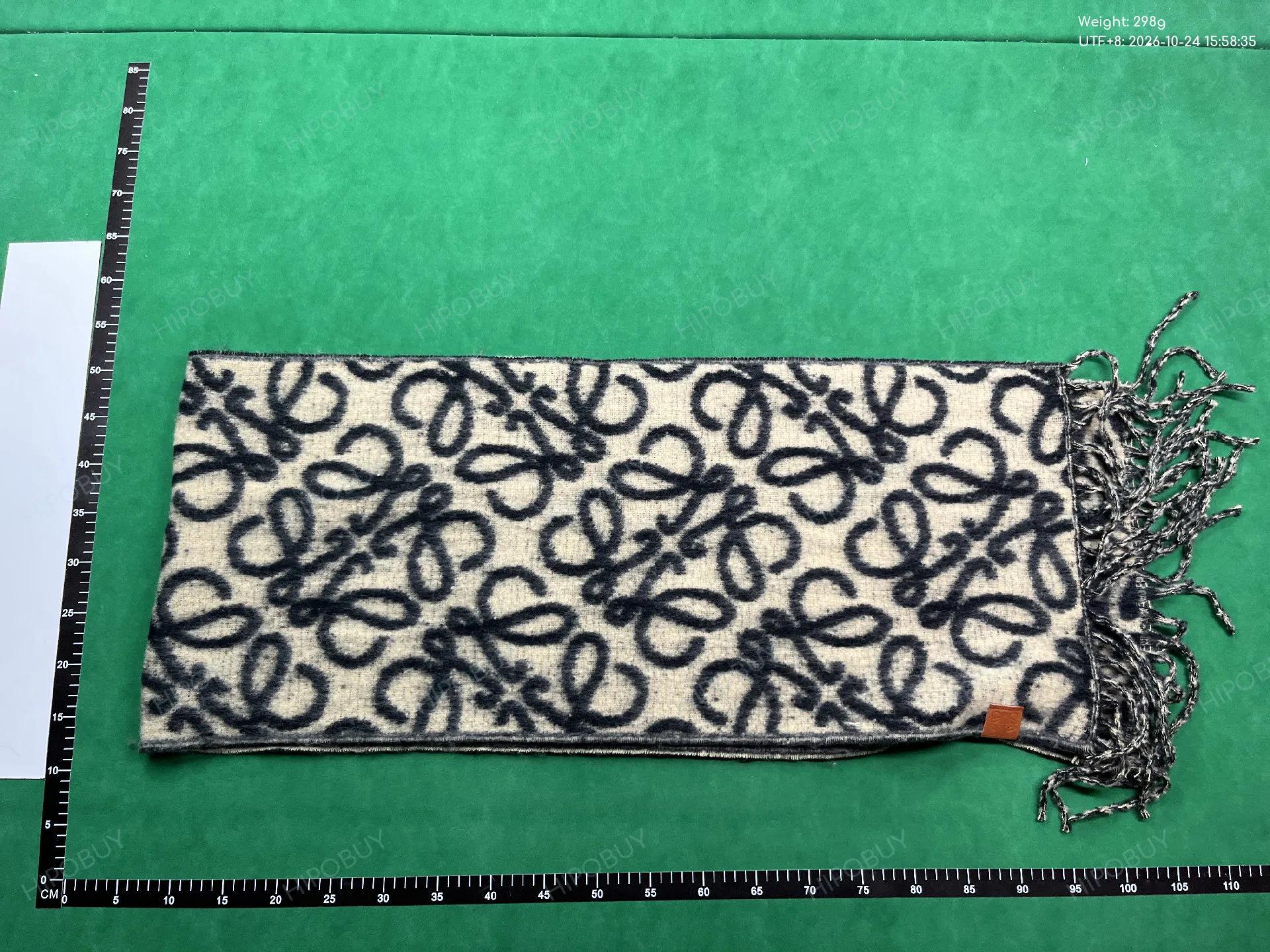Foto QC 2 de Loewe Anagram Scarf Mohair Beige