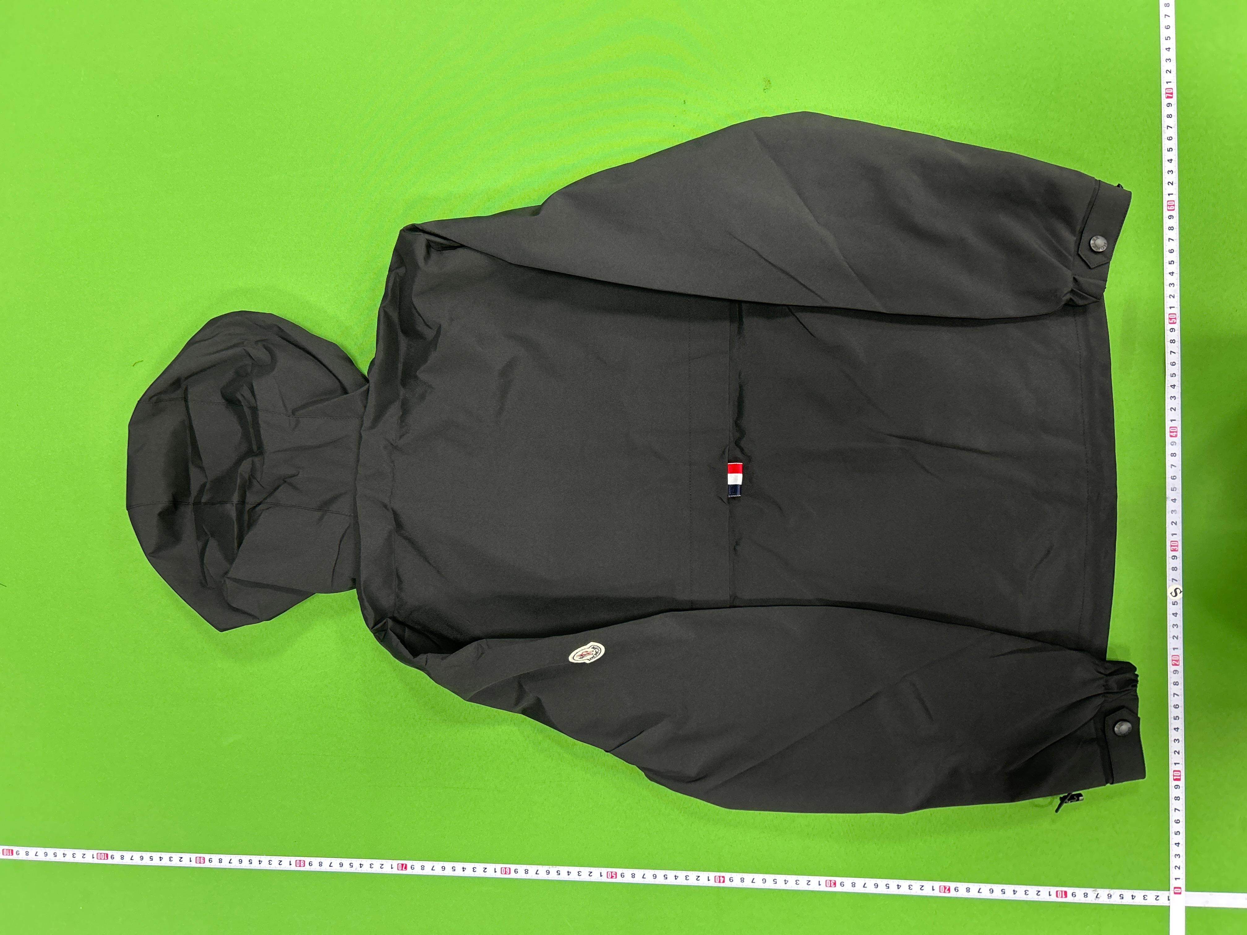 Foto QC 4 de Moncler Windbreaker Jacket Vertical Logo Grey