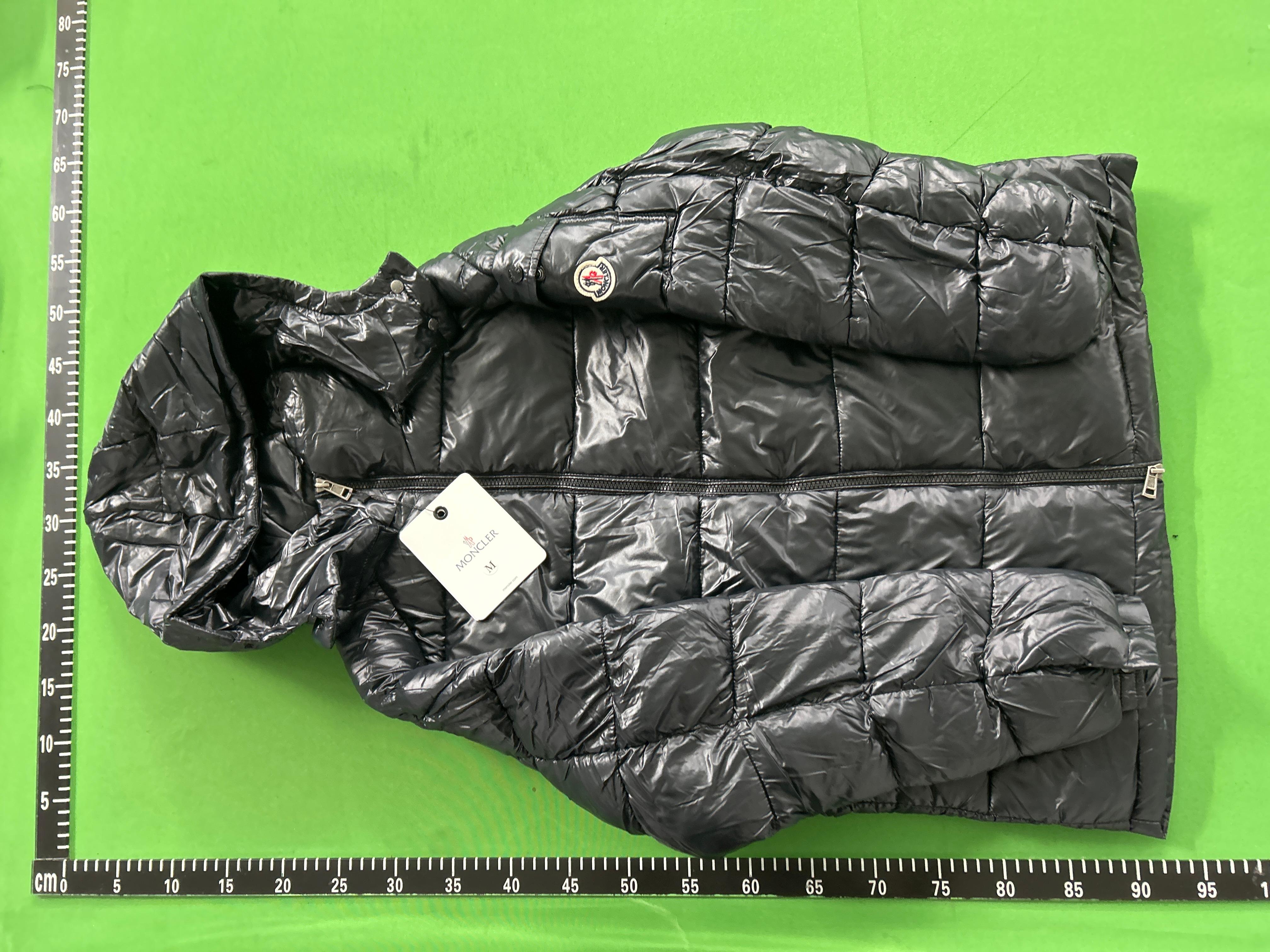 Foto QC 4 de Trapstar Irongate Hooded Puffer Jacket Black