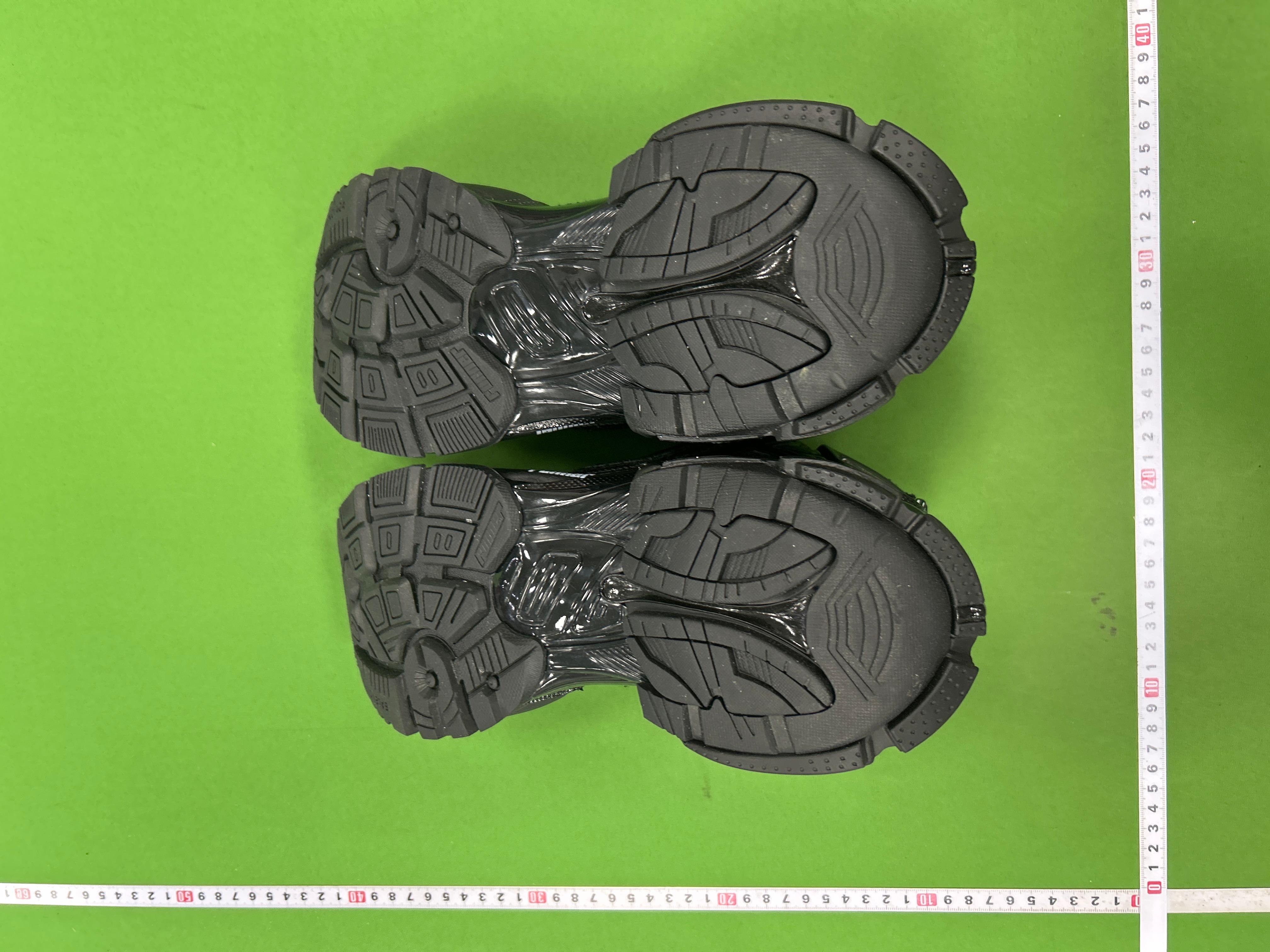 Foto QC 8 de Balenciaga Runner Mesh Nylon Sneakers Black