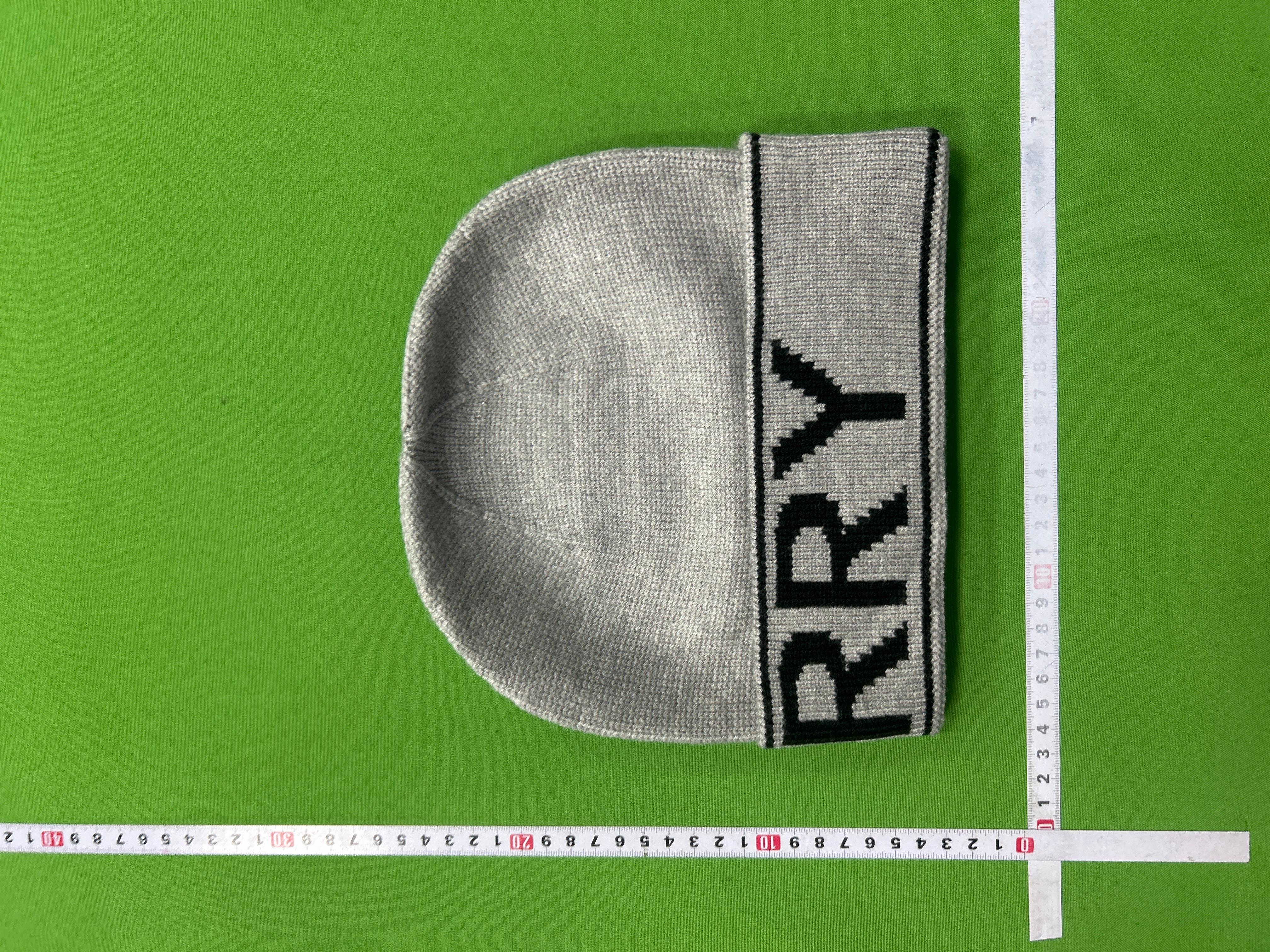 Foto QC 1 de Burberry Logo Beanie Camel
