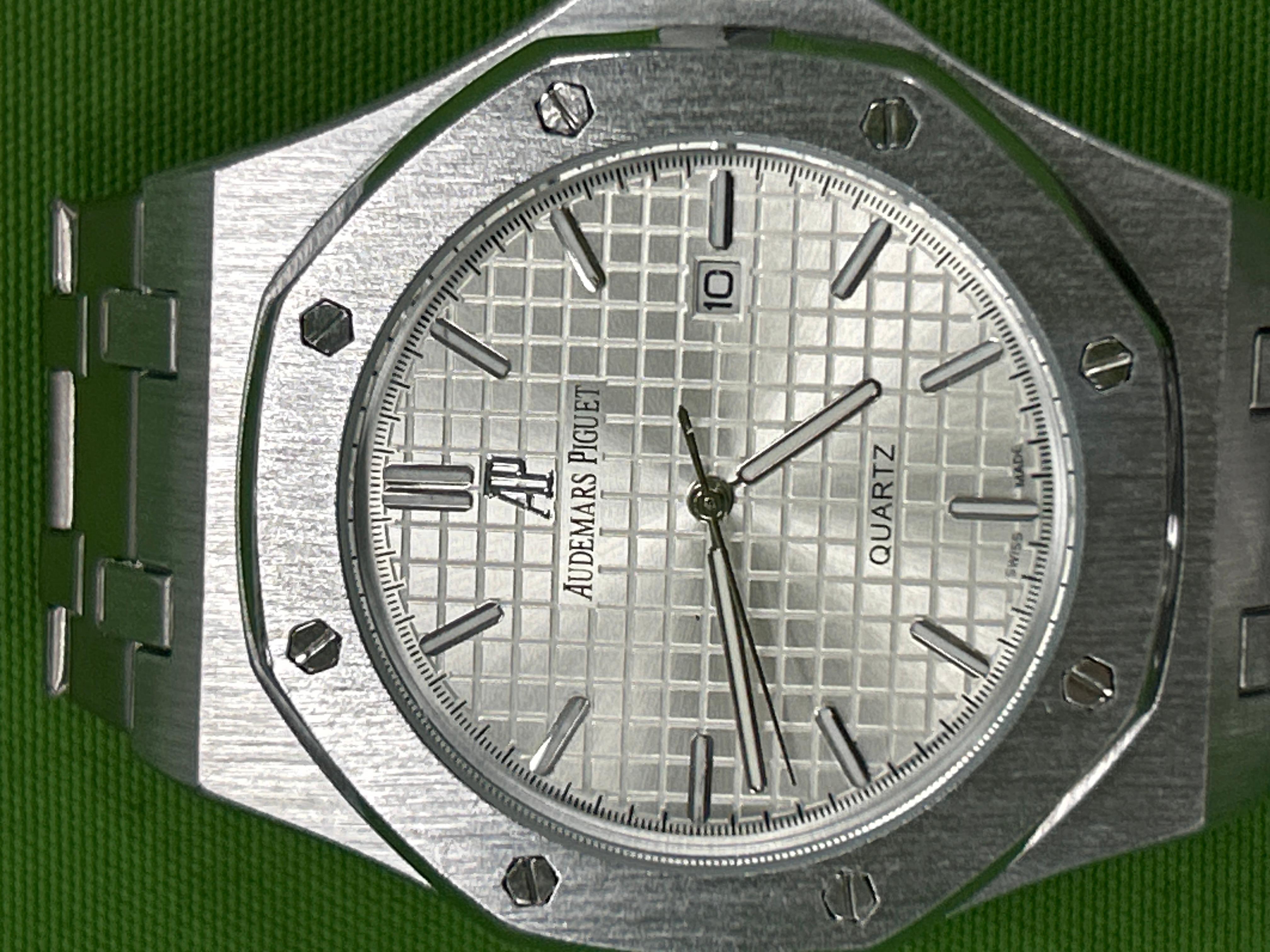 Foto QC 2 de Audemars Piguet Royal Oak Selfwinding 15400ST.OO.1220ST.02
