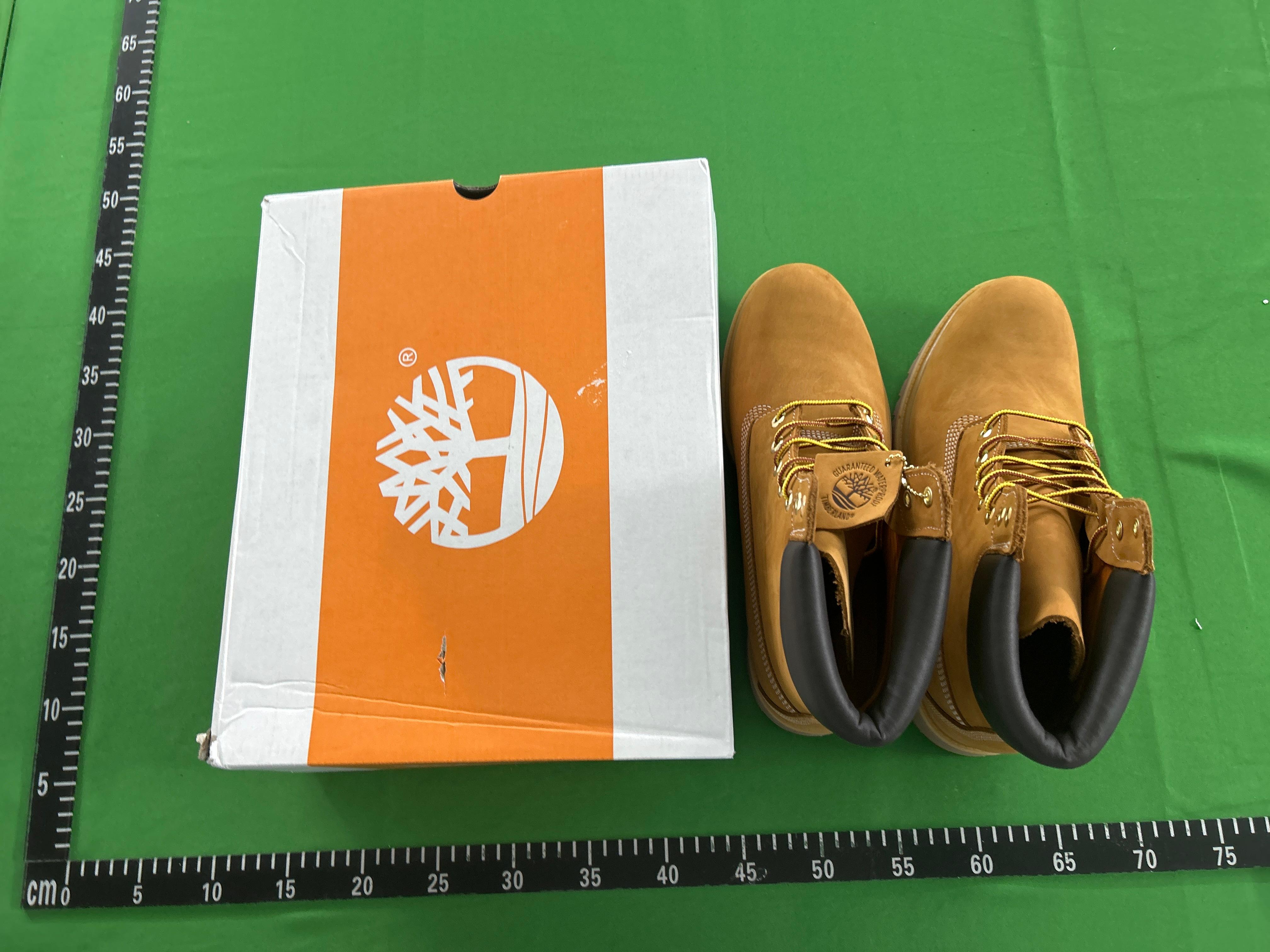 Foto QC 2 de Timberland 6-Inch Premium Boot Wheat Nubuck Waterproof Undefeated x BAPE Camo TB0A1R7Y231