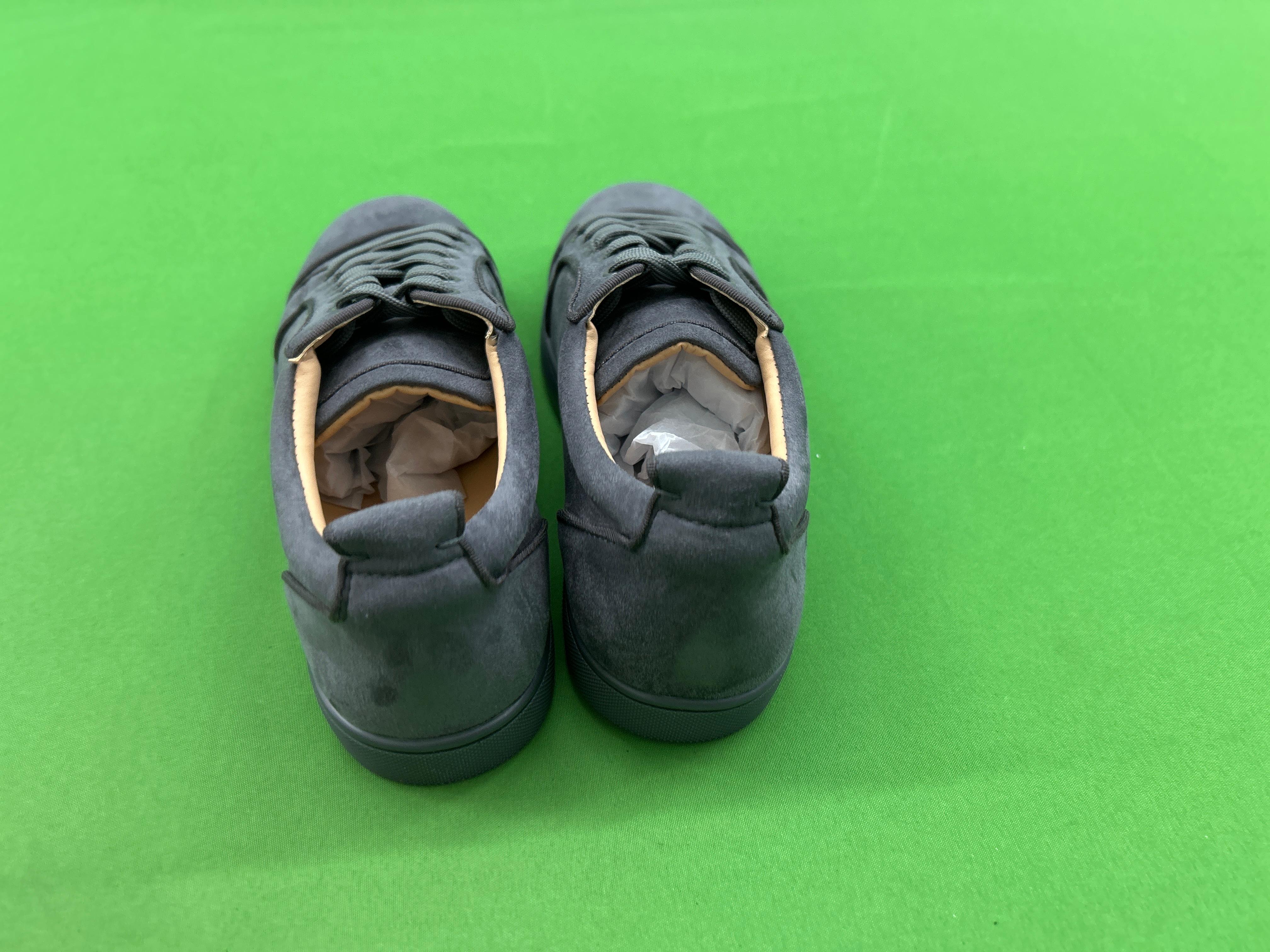 Foto QC 2 de Christian Louboutin Louis Junior Low Grey Suede