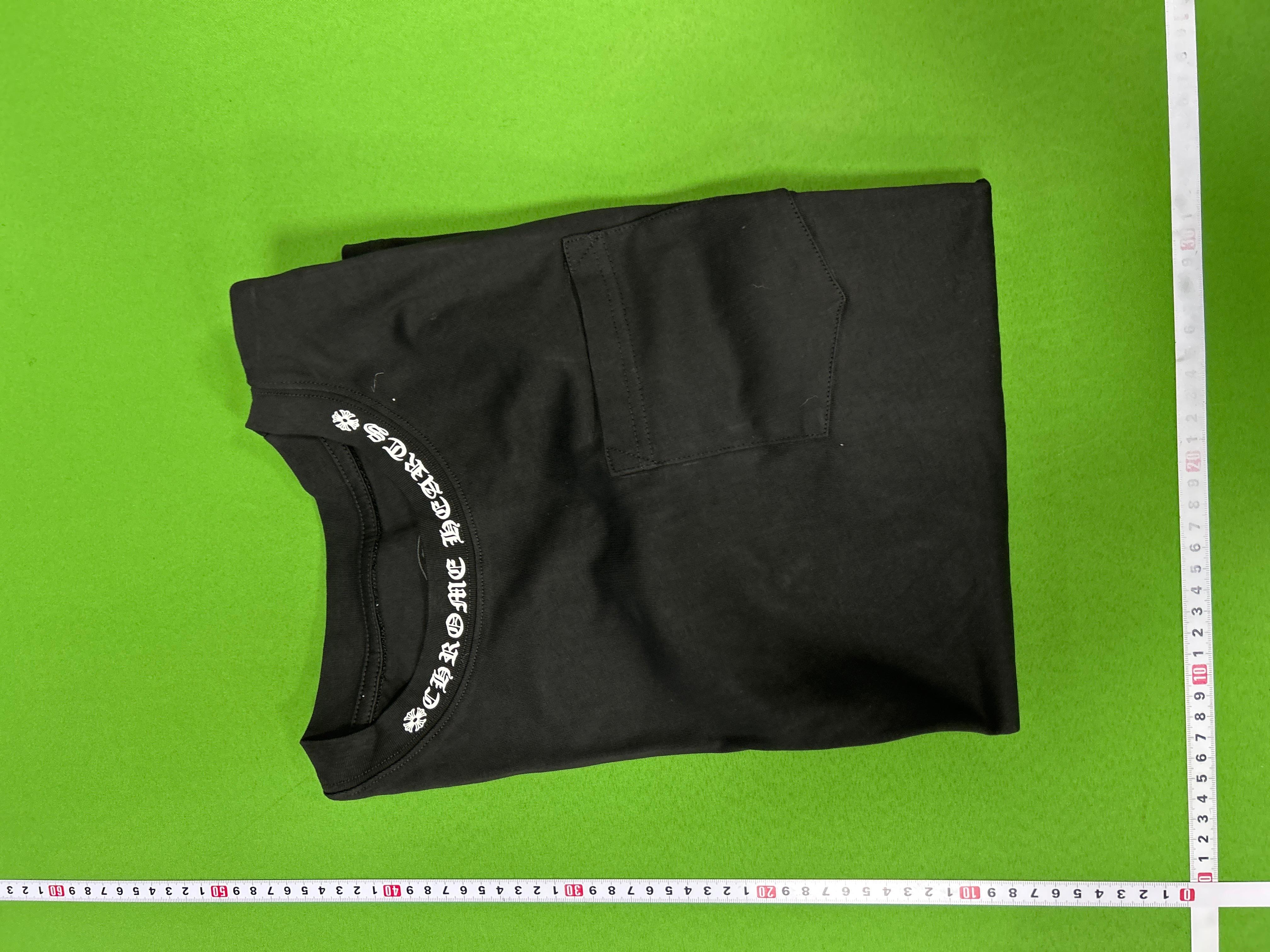 Foto QC 1 de Chrome Hearts Cemetery Cross Red Horseshoe Long-Sleeve T-Shirt Black